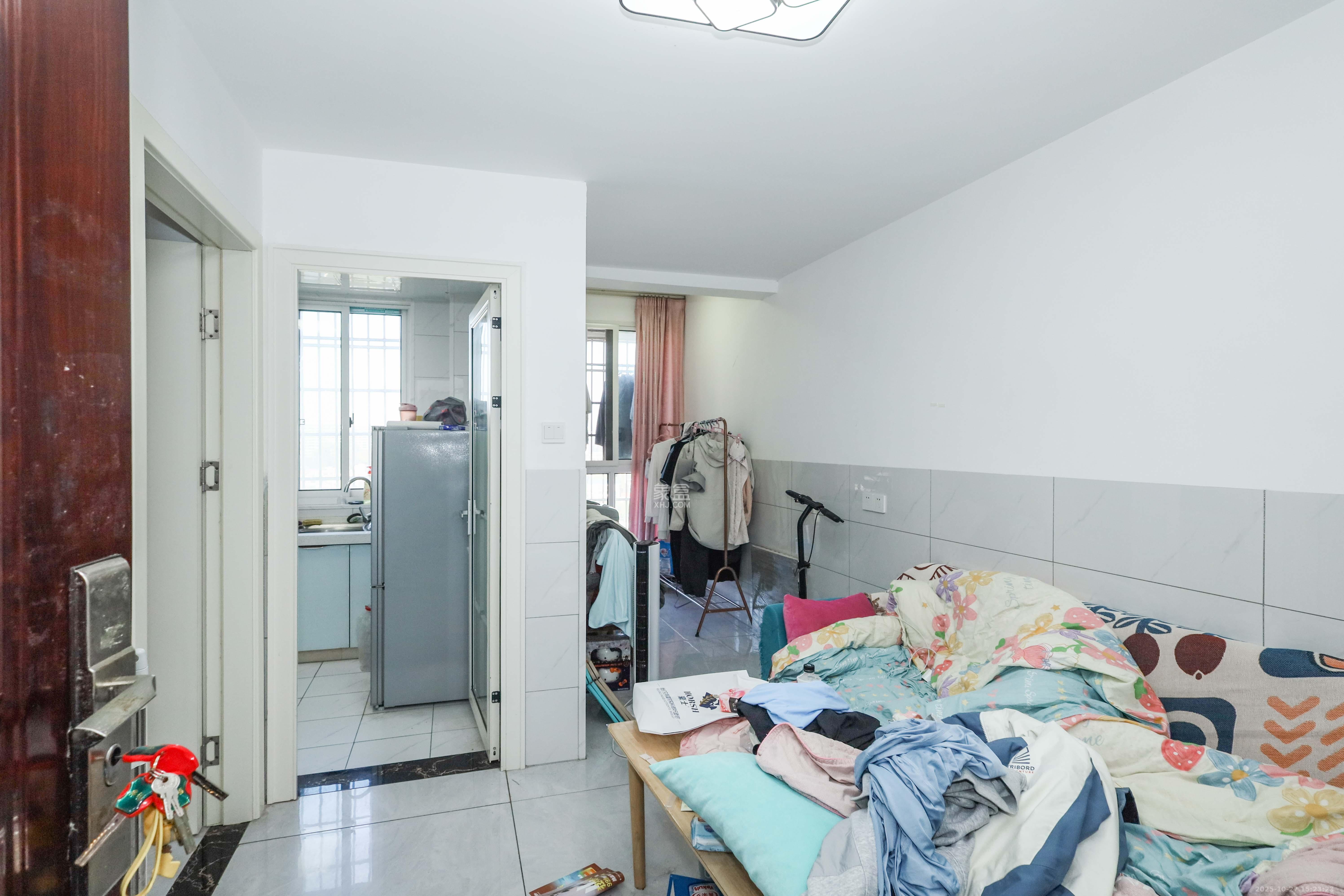 和润园一、二期  3室2厅2卫    80.0万 和润园一、二期  3室2厅2卫    80.0万客厅