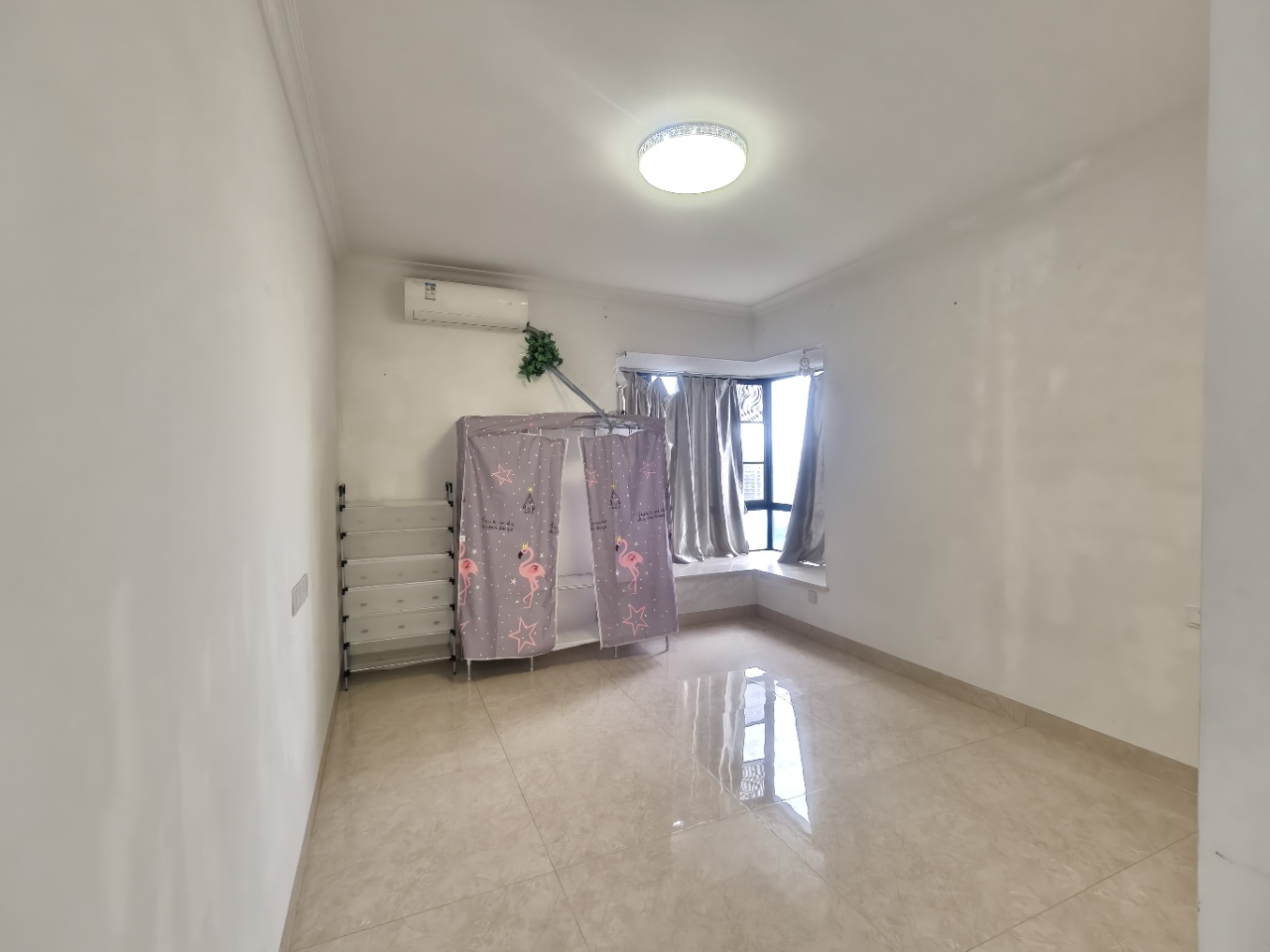 洛杉矶城 3室2厅2卫 3800.0元/月 洛杉矶城 3室2厅2卫 3800.0元/月室内图