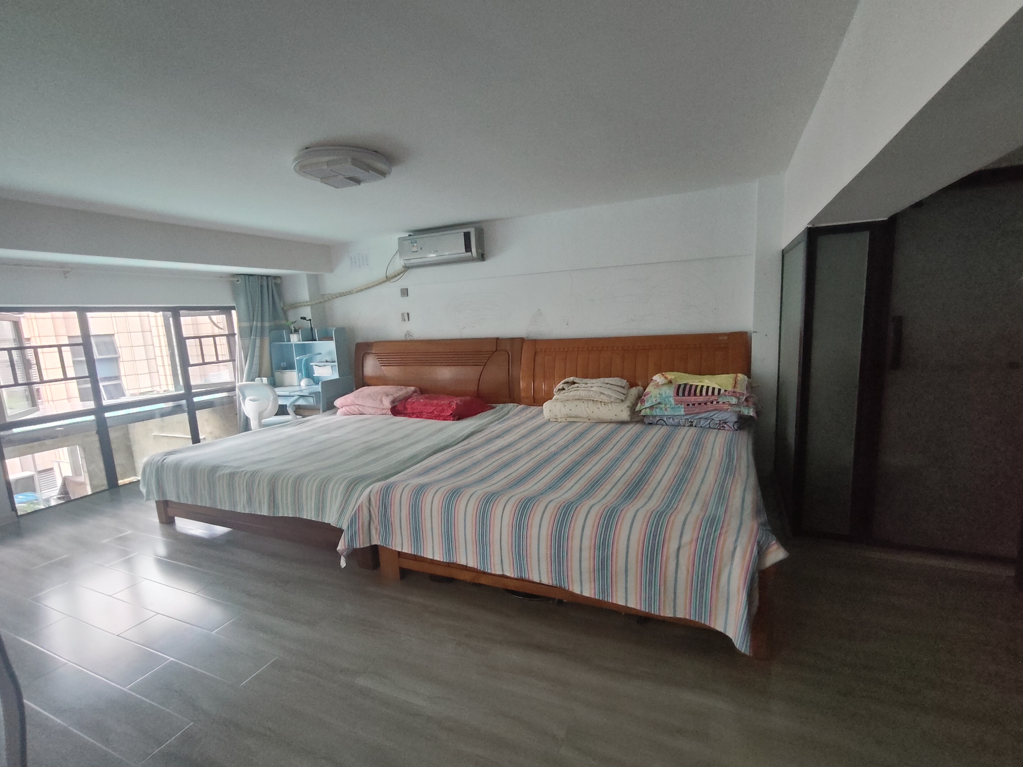 桃花缘  1室1厅1卫    32.8万客厅