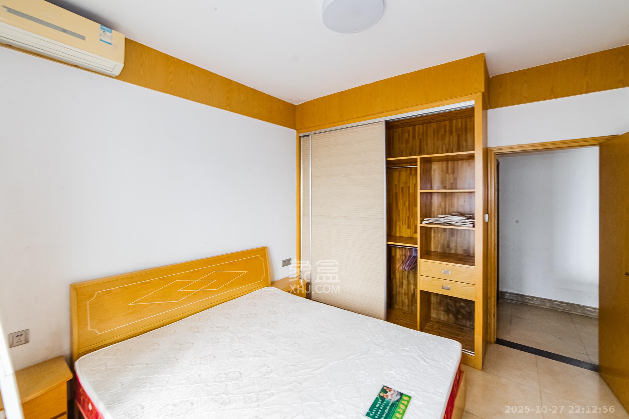 湘江世纪城悦江苑  3室2厅1卫    72.0万卧室