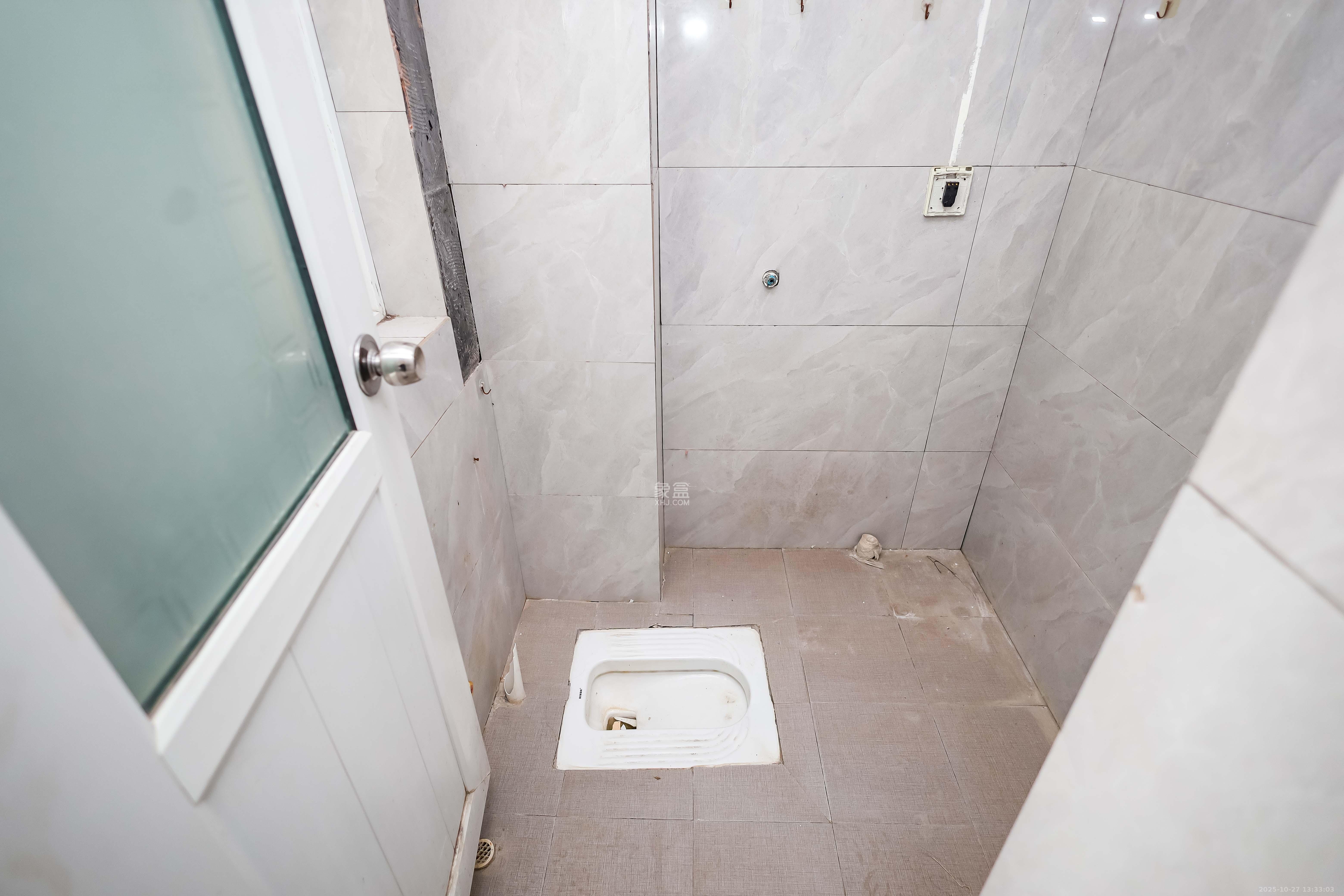 天麓尚层  4室2厅2卫    108.0万卫生间