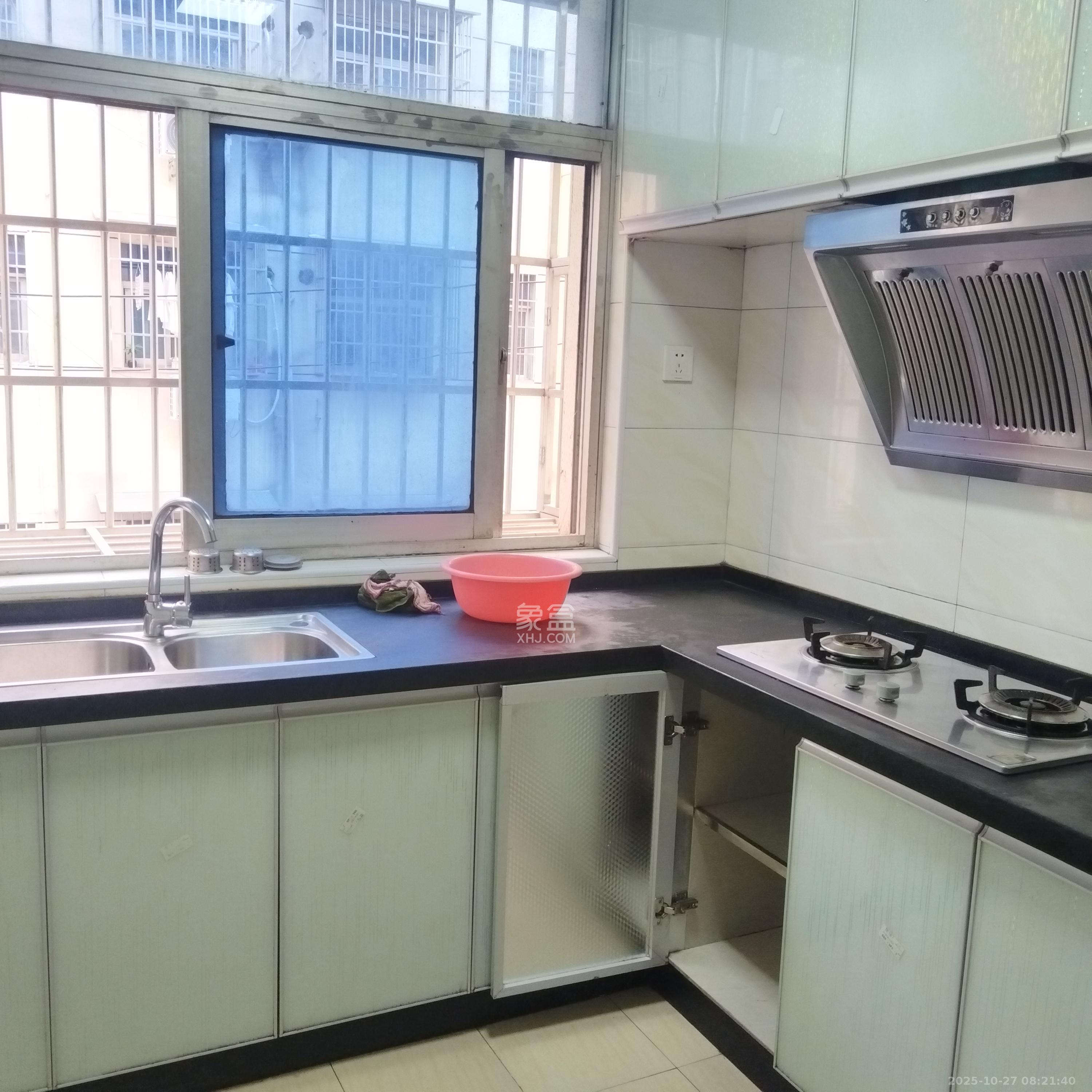 沁园经贸小区  2室1厅1卫    1300.0元/月 沁园经贸小区  2室1厅1卫    1300.0元/月室内图