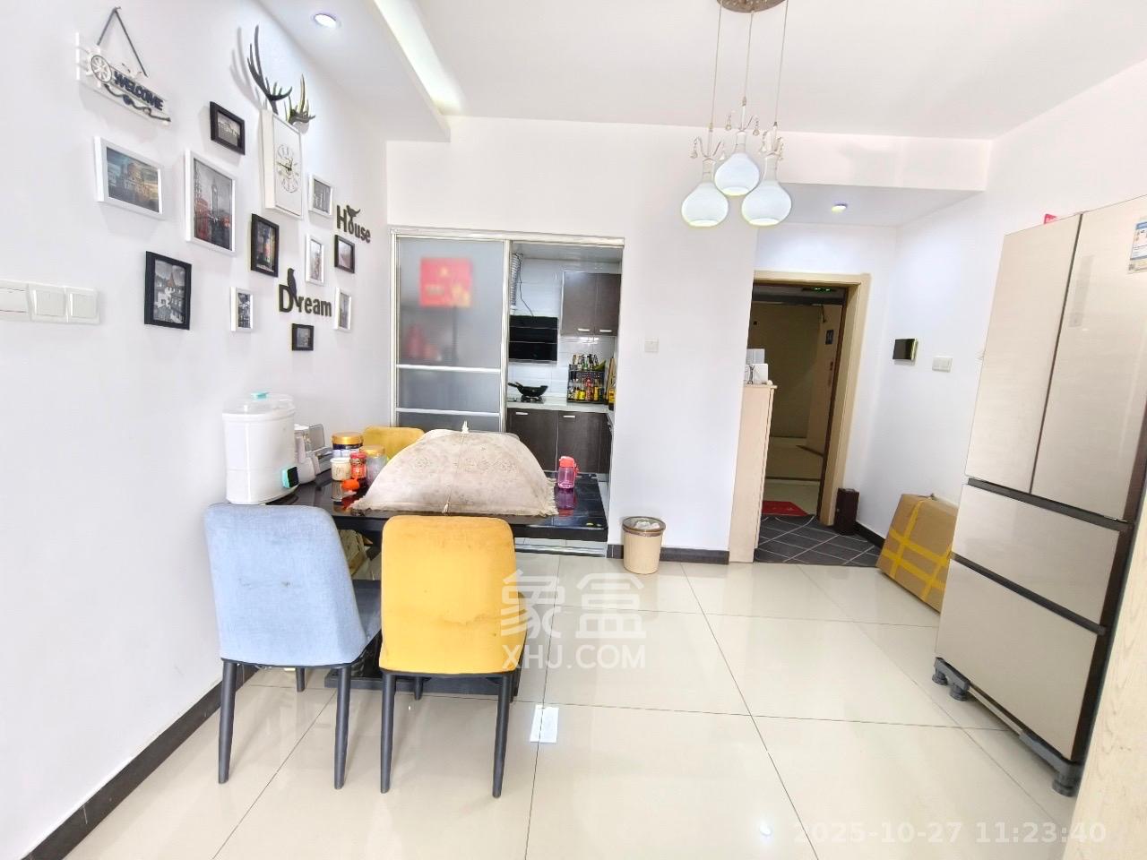 勤诚达新界  1室2厅1卫    1800.0元/月室内图