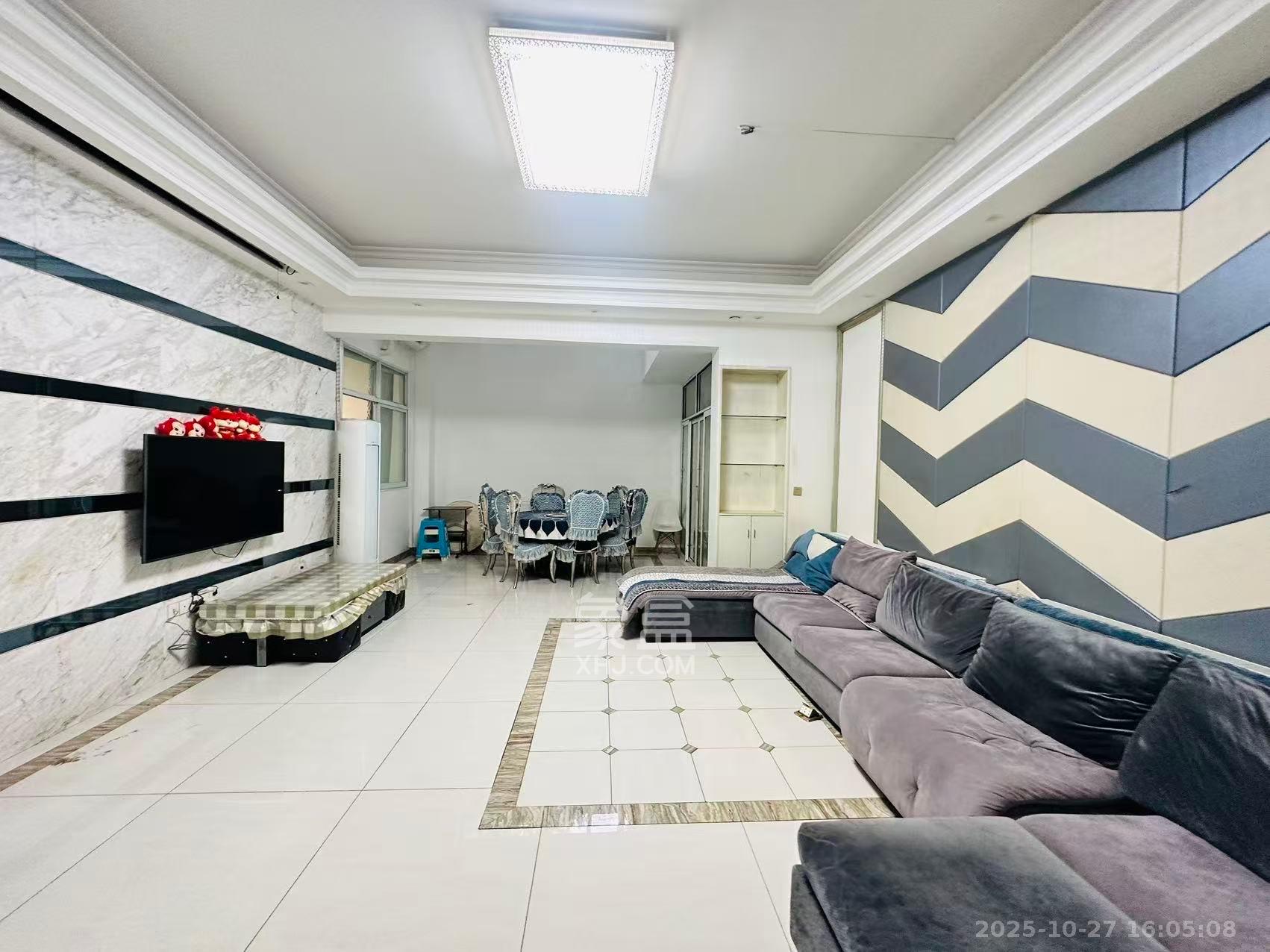 世茂铂翠湾二期  3室3厅2卫    5500.0元/月