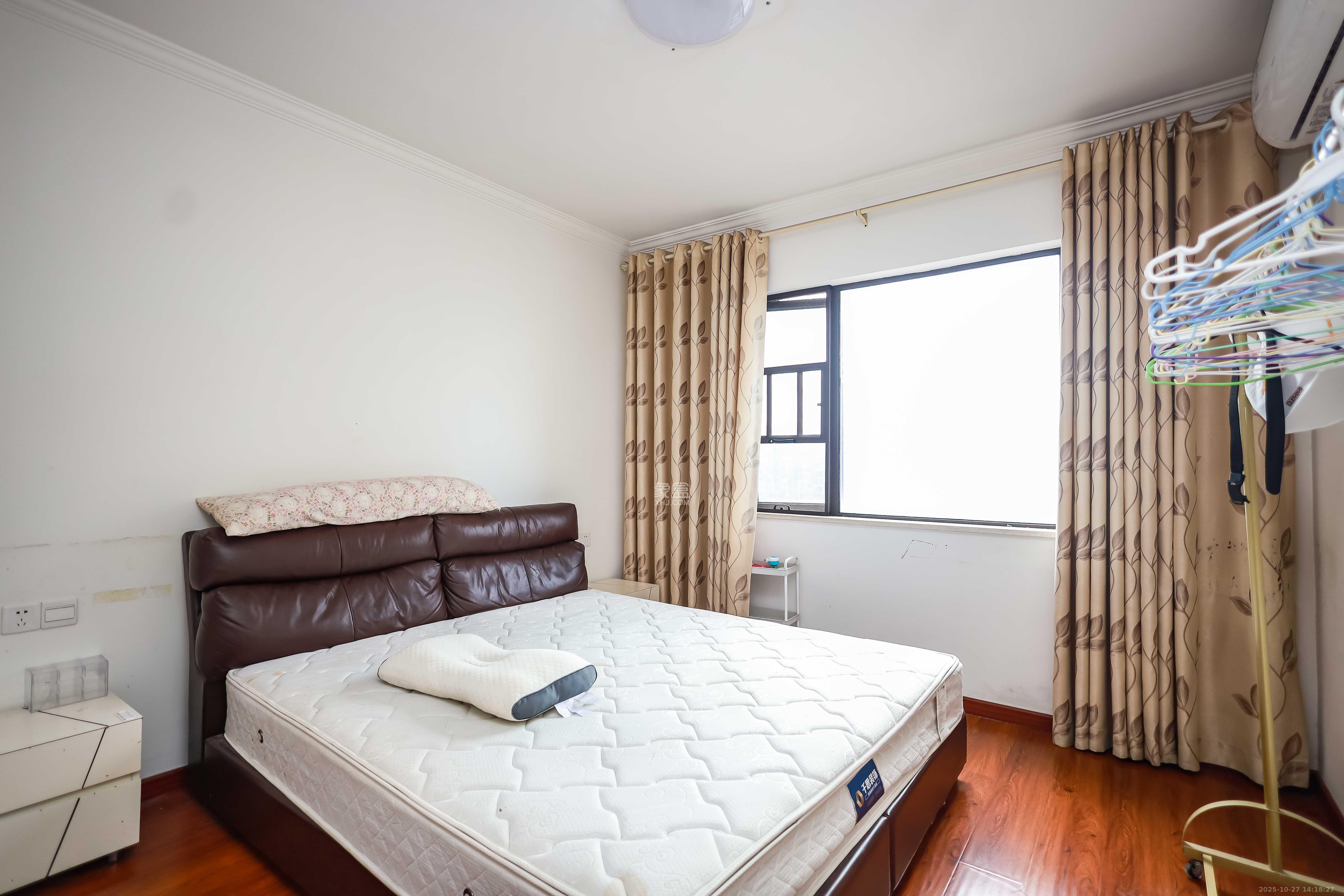 奥克斯缔壹城  3室2厅2卫    115.0万 奥克斯缔壹城  3室2厅2卫    115.0万卧室