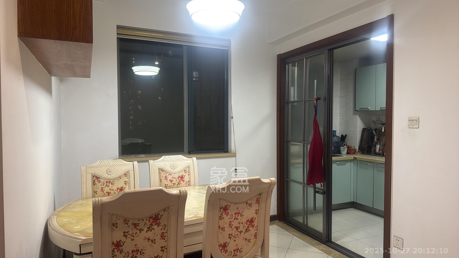 新城新世界一二三期  3室2厅1卫    2700.0元/月 新城新世界一二三期  3室2厅1卫    2700.0元/月室内图