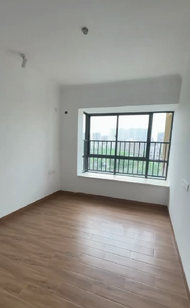 粤泰滨江花园  4室2厅2卫    220.0万客厅