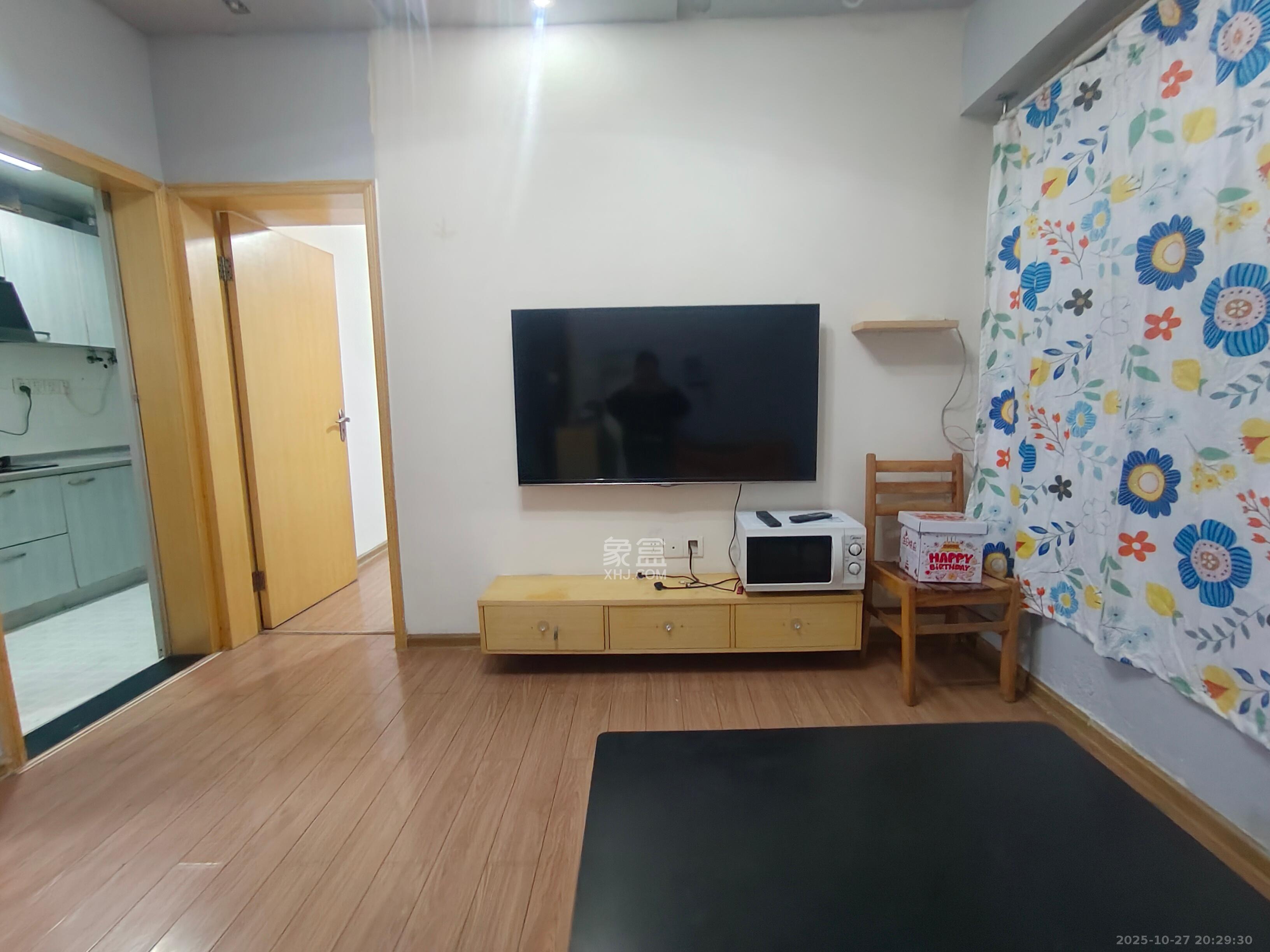 BOBO天下城(CTA财富中心)  1室1厅1卫    1800.0元/月 BOBO天下城(CTA财富中心)  1室1厅1卫    1800.0元/月