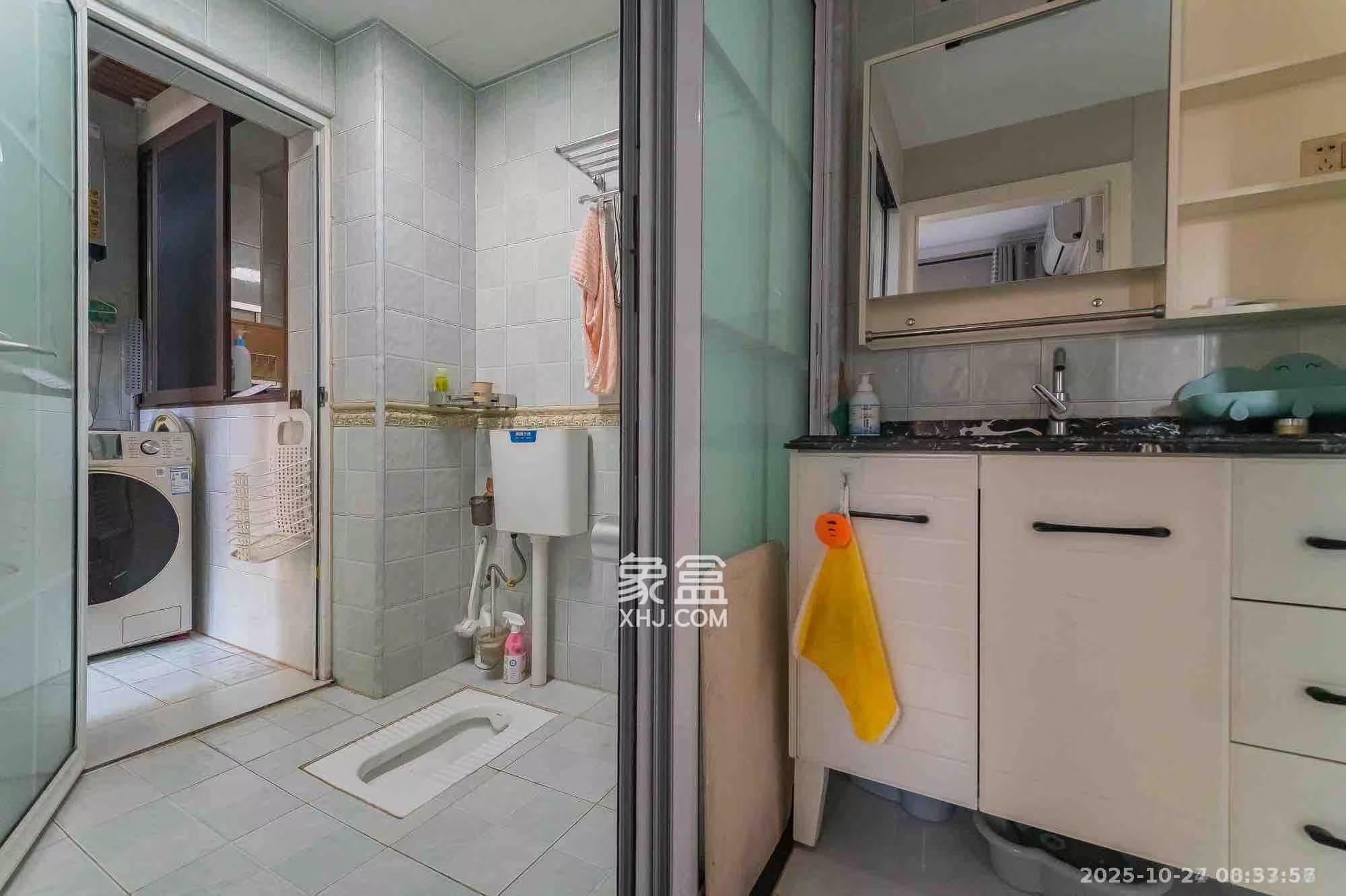 华润置地广场二期  3室2厅1卫    2300.0元/月 华润置地广场二期  3室2厅1卫    2300.0元/月室内图