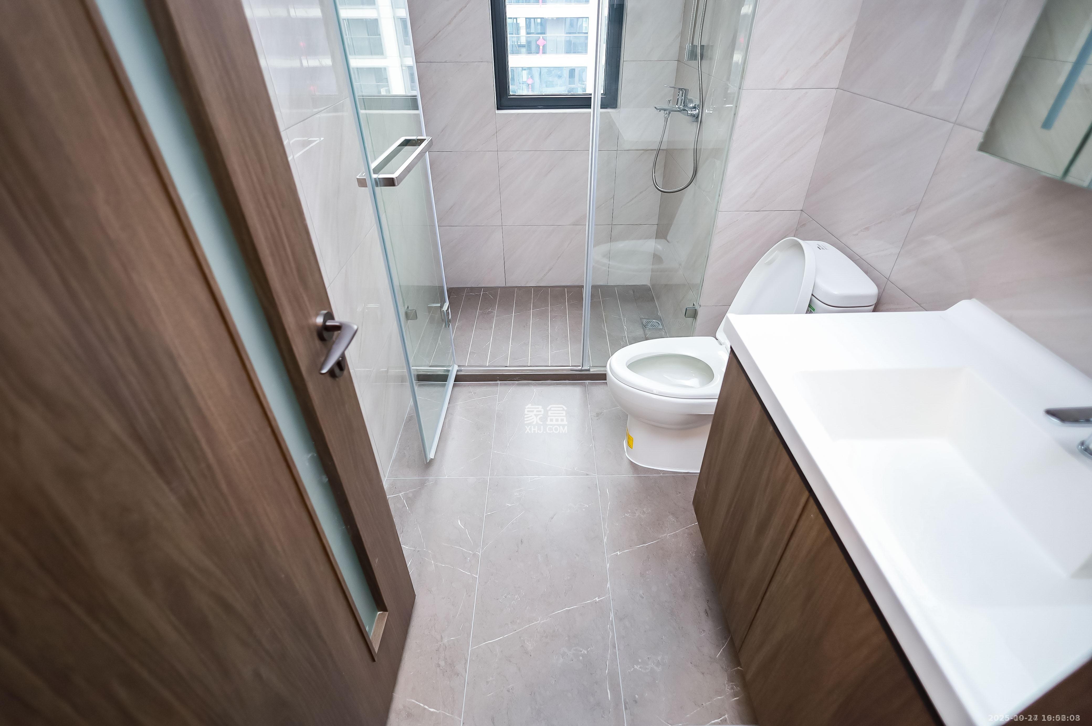 龙湖舜山府  4室2厅2卫    4200.0元/月室内图