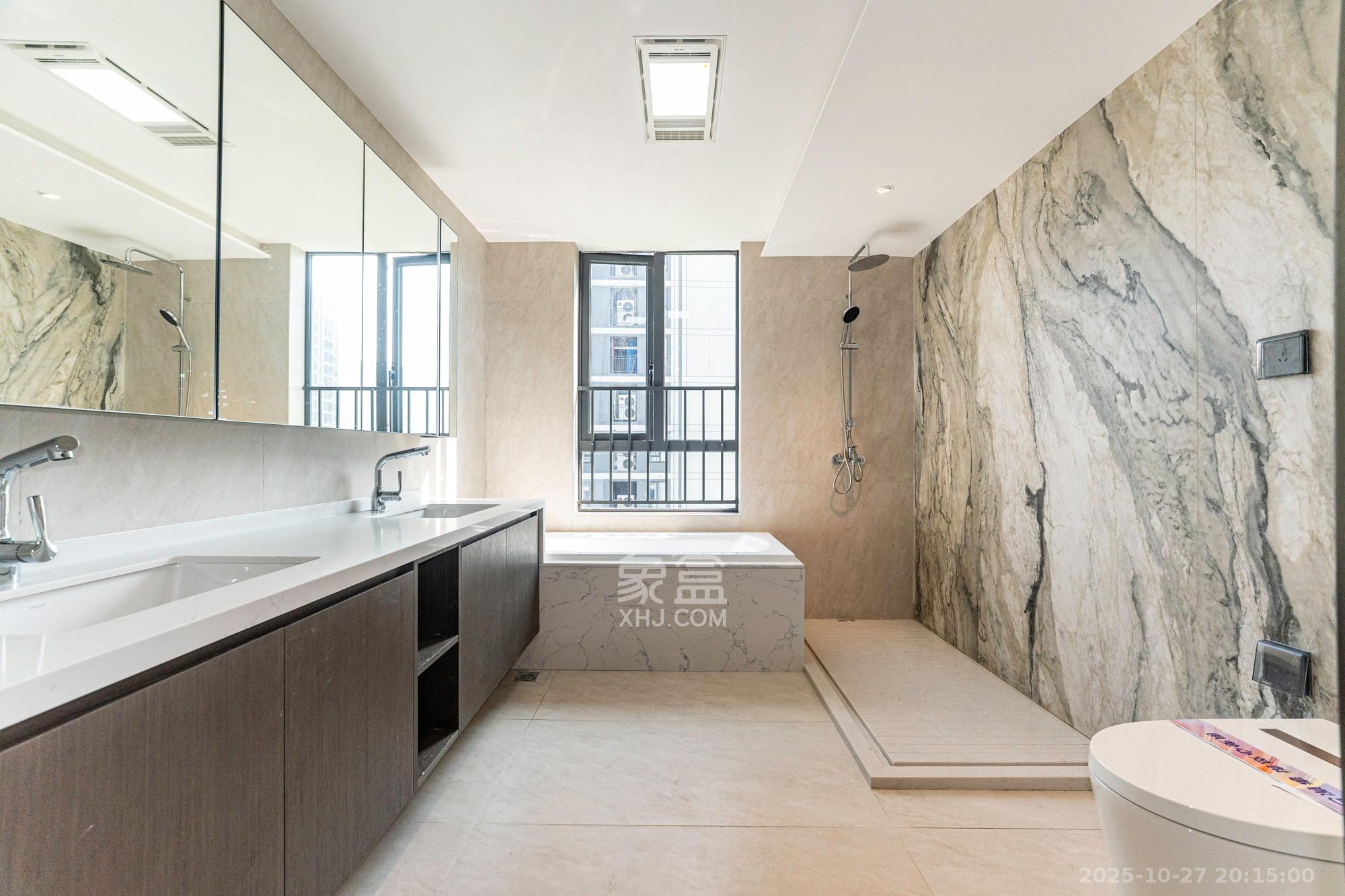 万科松湖天地  4室2厅3卫    465.0万 万科松湖天地  4室2厅3卫    465.0万卫生间