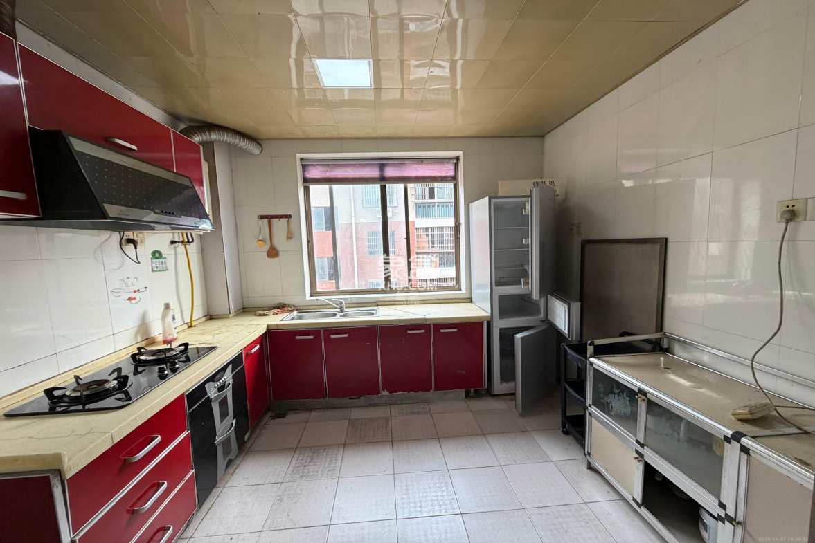 莲湖汽配城  4室2厅1卫    1800.0元/月 莲湖汽配城  4室2厅1卫    1800.0元/月室内图