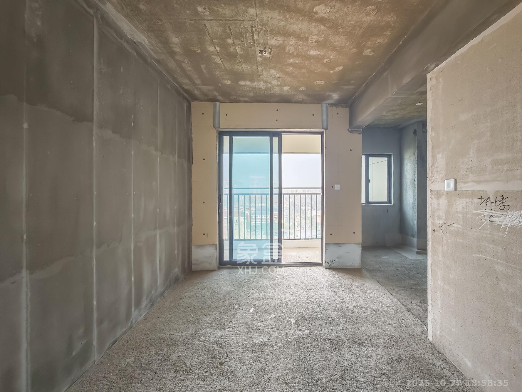 国欣向荣广场  4室2厅2卫    110.0万客厅