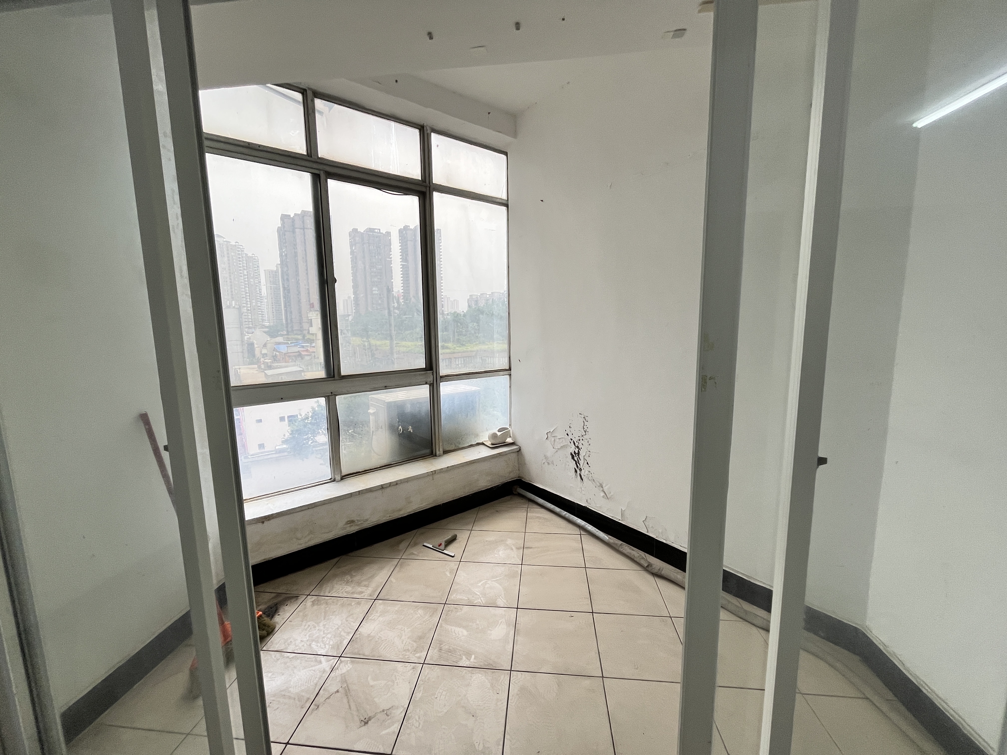 世贸中心  3室2厅2卫    3200.0元/月 世贸中心  3室2厅2卫    3200.0元/月室内图