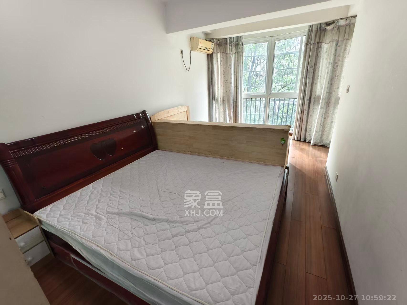 金秋小区  3室2厅2卫    2500.0元/月室内图