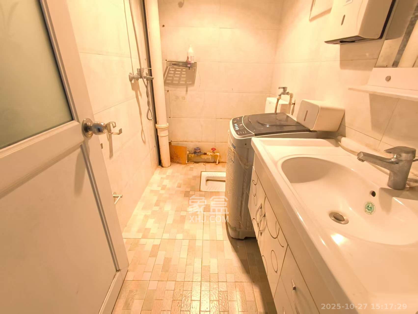 西文庙坪散盘  1室0厅0卫    1800.0元/月