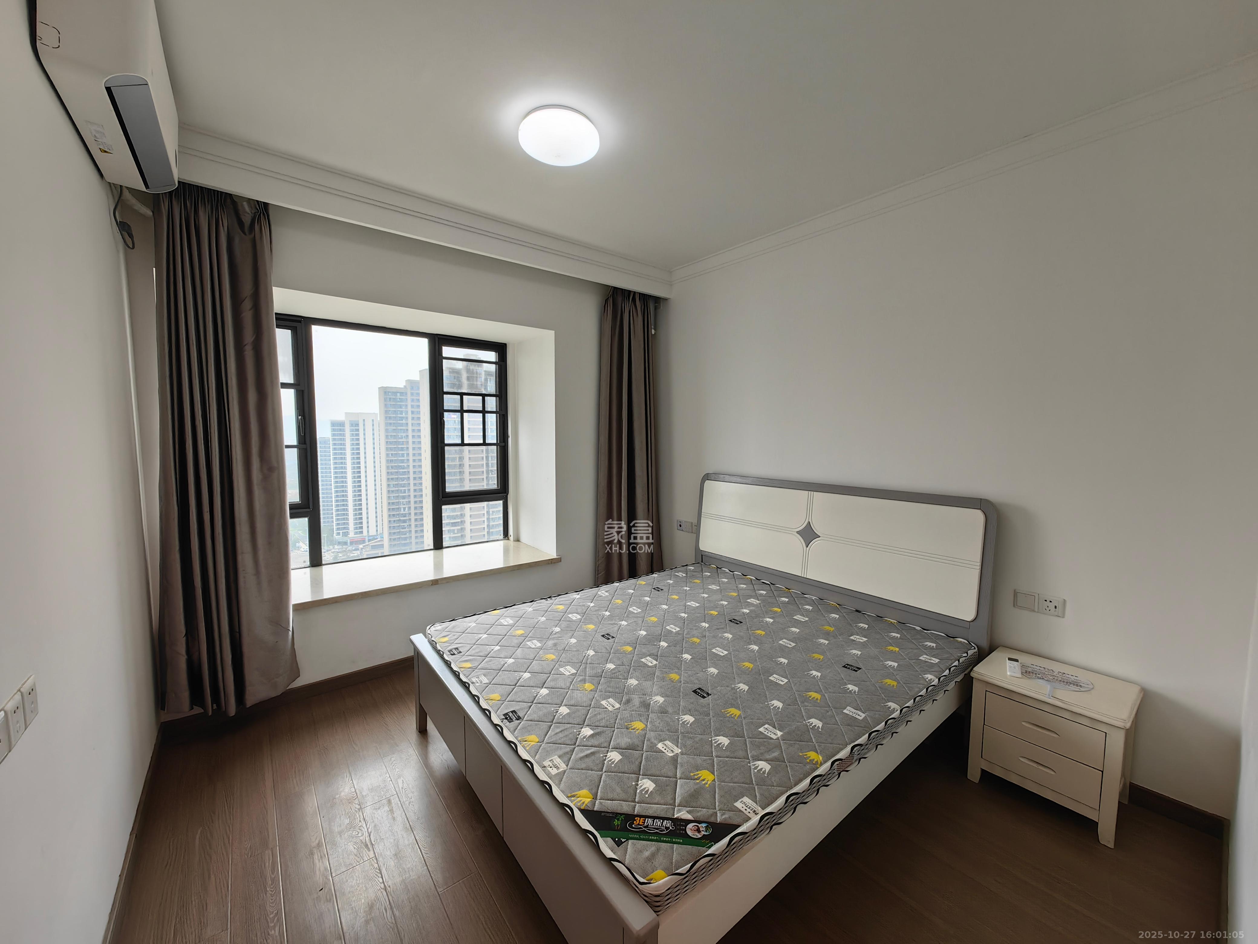 越秀亲爱里  4室2厅2卫    2700.0元/月 越秀亲爱里  4室2厅2卫    2700.0元/月室内图