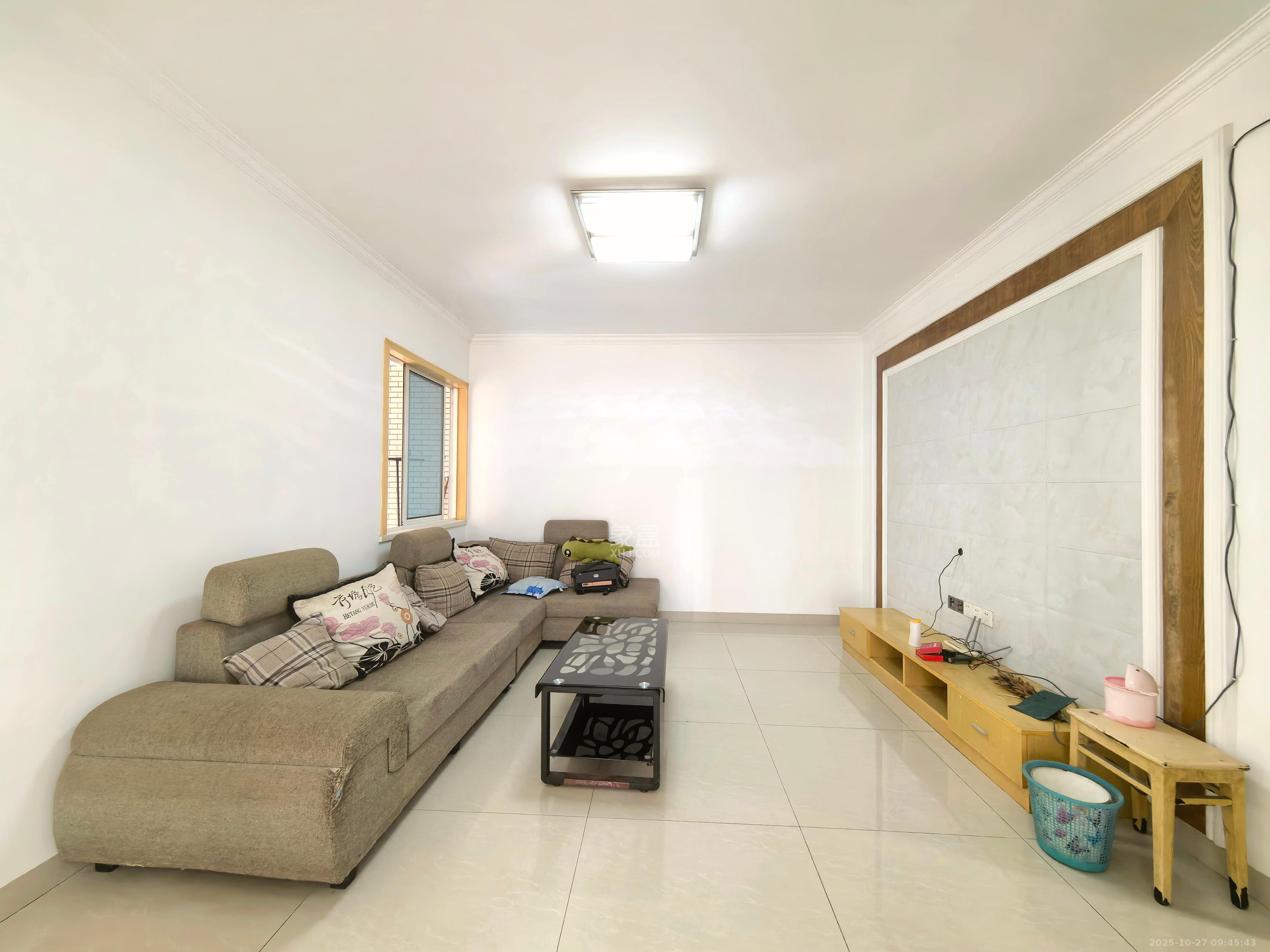 福满新城(新天安置小区) 3室2厅2卫 1700.0元/月 福满新城(新天安置小区) 3室2厅2卫 1700.0元/月室内图