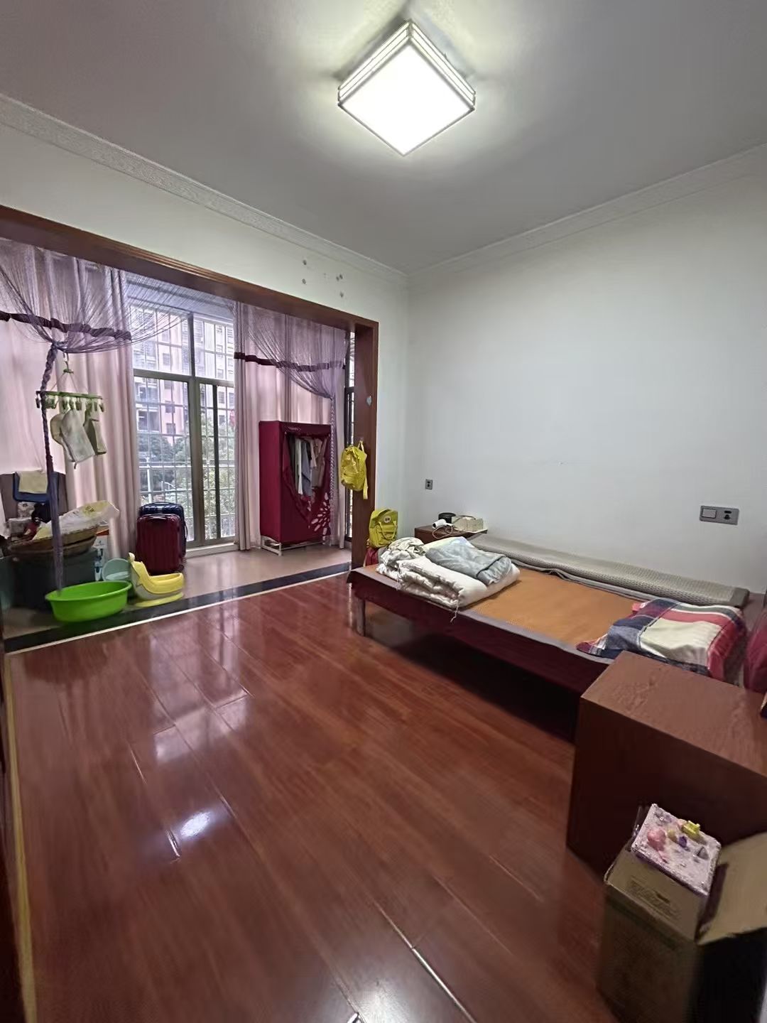 盛世华庭  1室0厅0卫    53.8万客厅