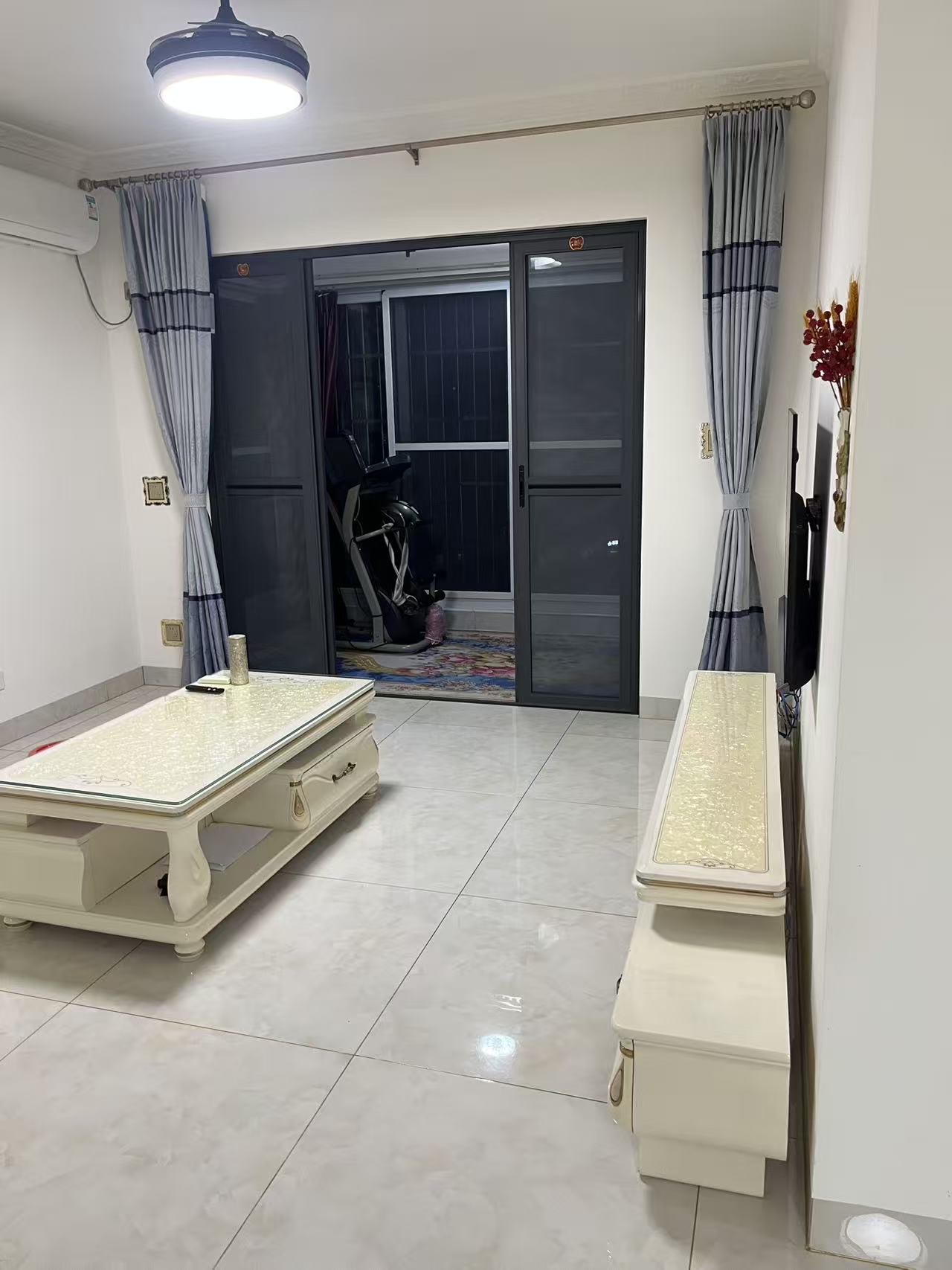 海侨花园  3室2厅1卫    2800.0元/月