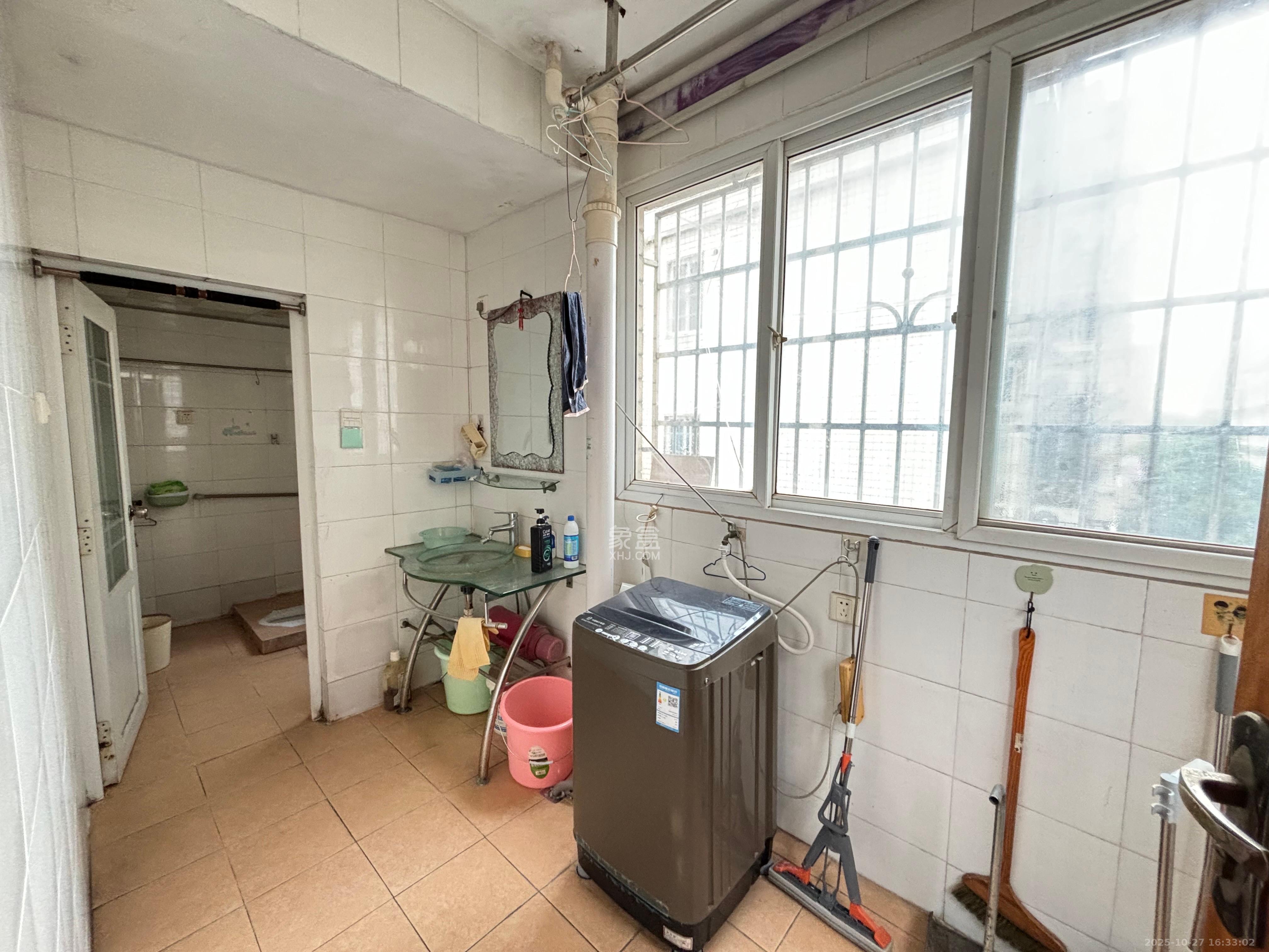 都市春天  3室2厅2卫    2500.0元/月 都市春天  3室2厅2卫    2500.0元/月室内图