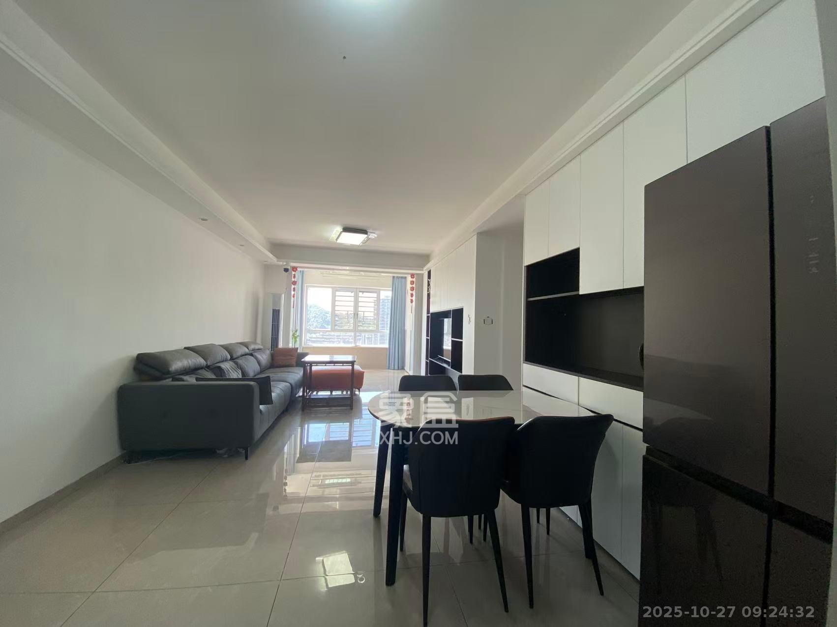 春晖花园  3室2厅2卫    2200.0元/月室内图