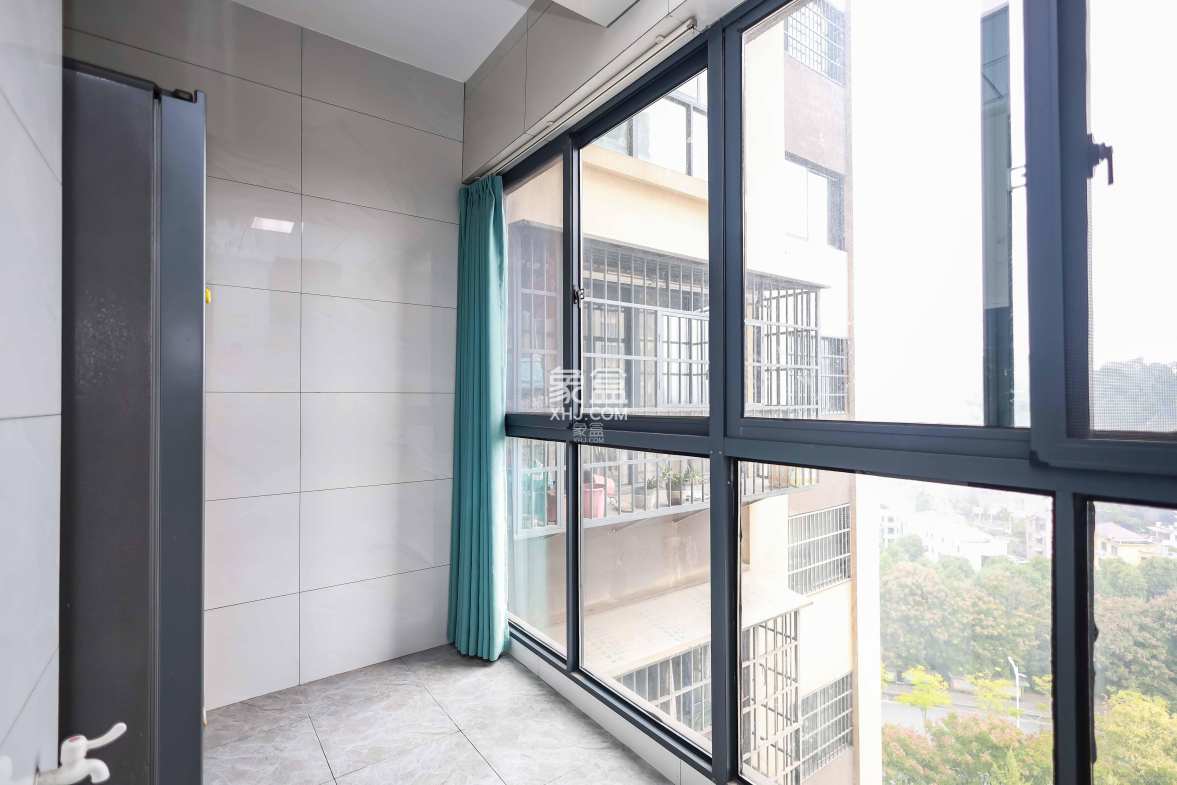 天麓尚层 3室2厅1卫 75.0万 天麓尚层 3室2厅1卫 75.0万阳台