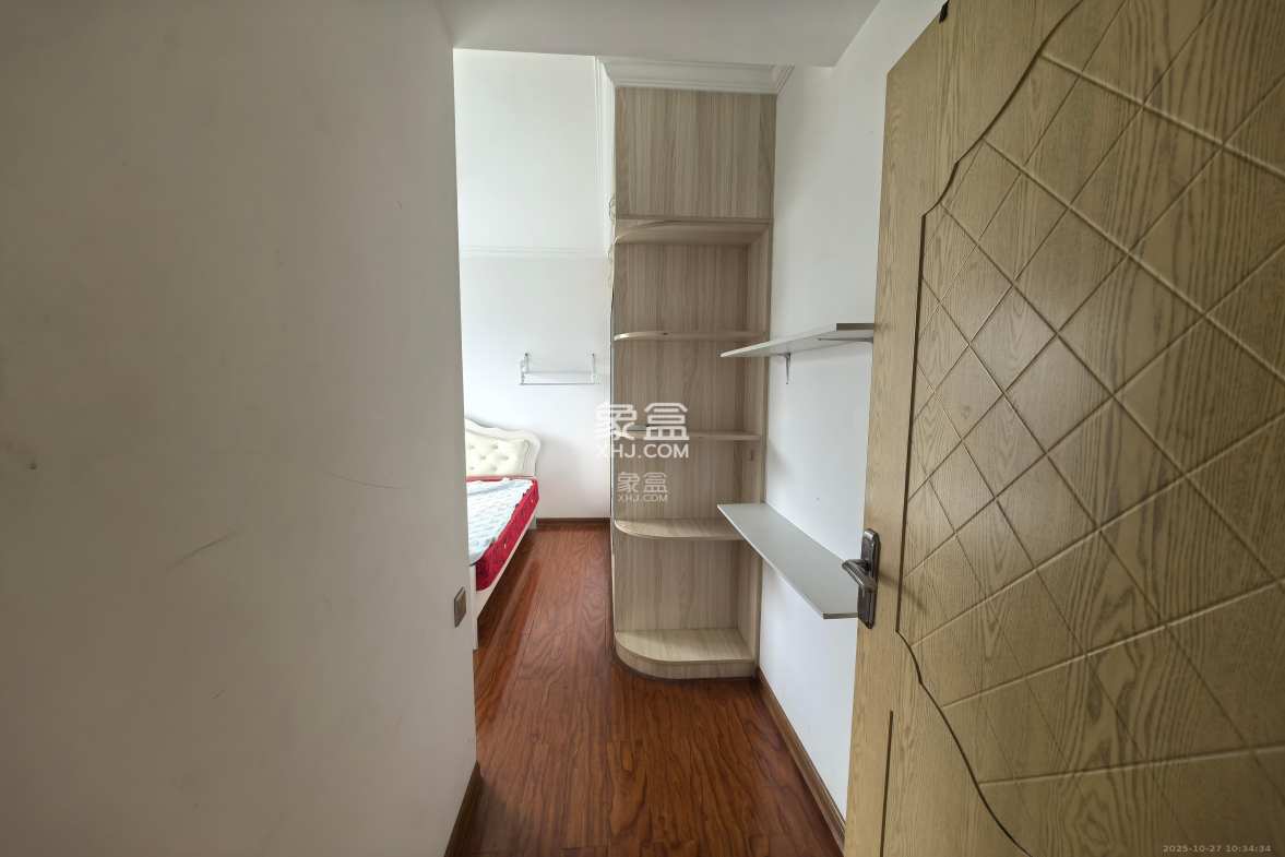 中海梅溪湖壹号  3室2厅1卫    2300.0元/月 中海梅溪湖壹号  3室2厅1卫    2300.0元/月室内图