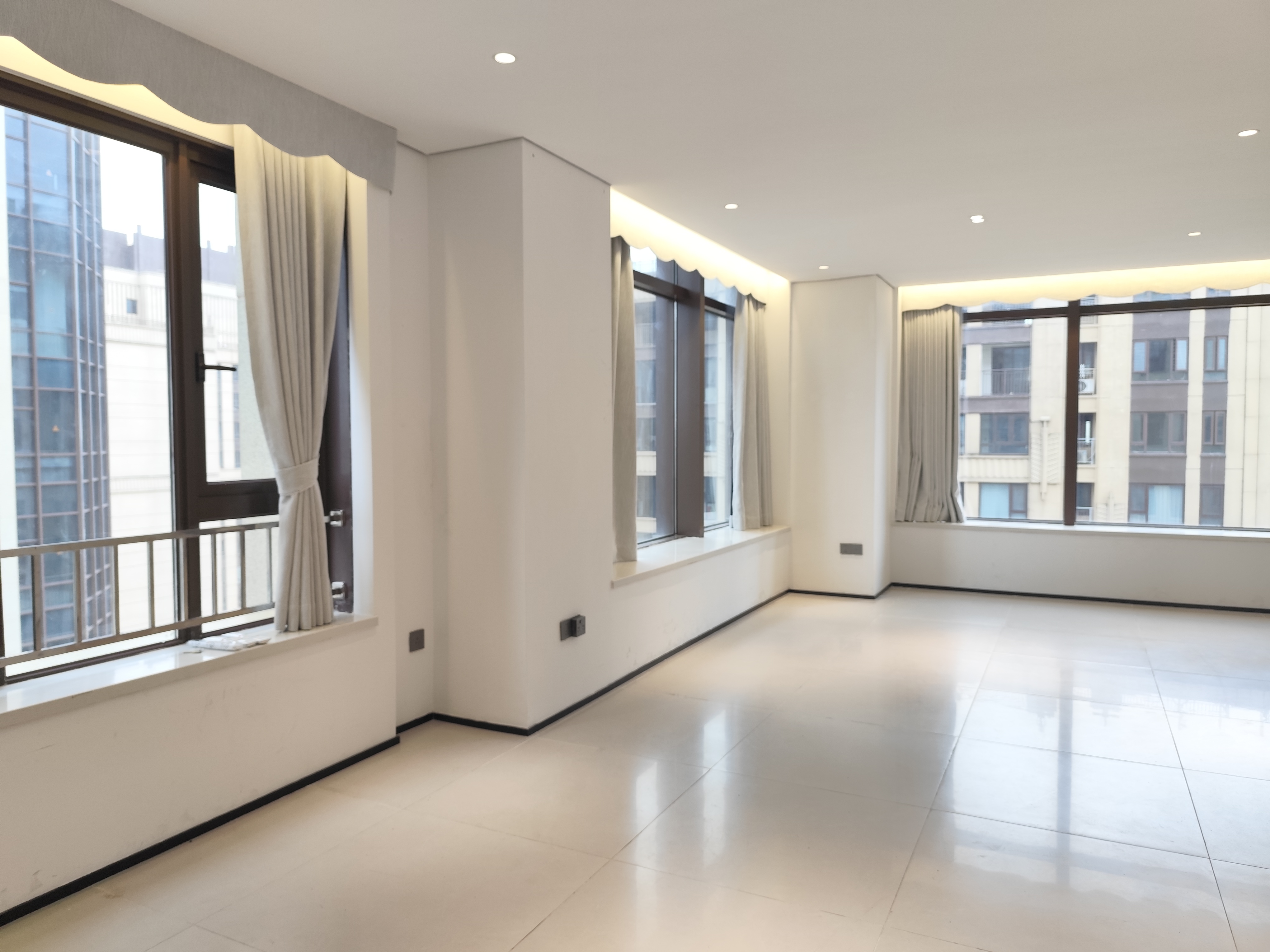 海航豪庭南苑  2室2厅2卫    4500.0元/月室内图