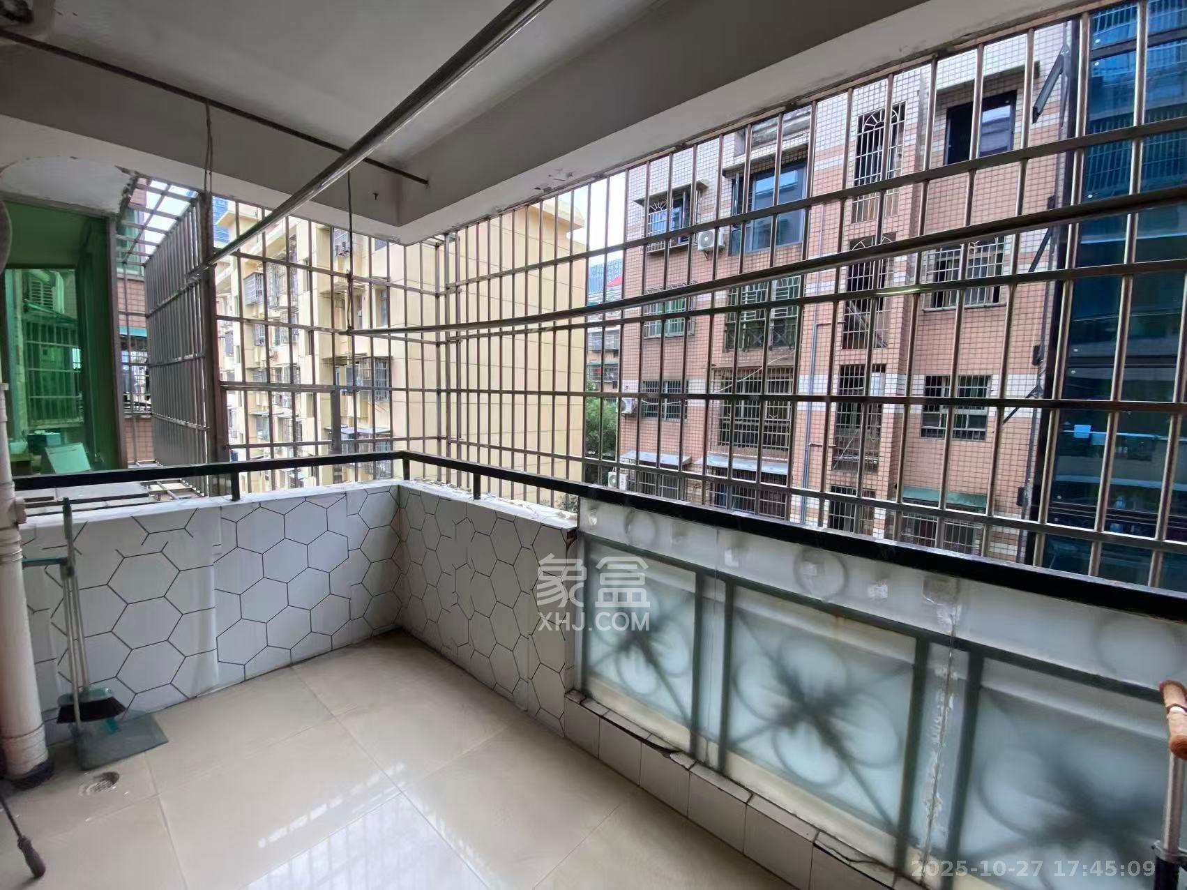 富湘园  2室2厅2卫    2500.0元/月 富湘园  2室2厅2卫    2500.0元/月室内图