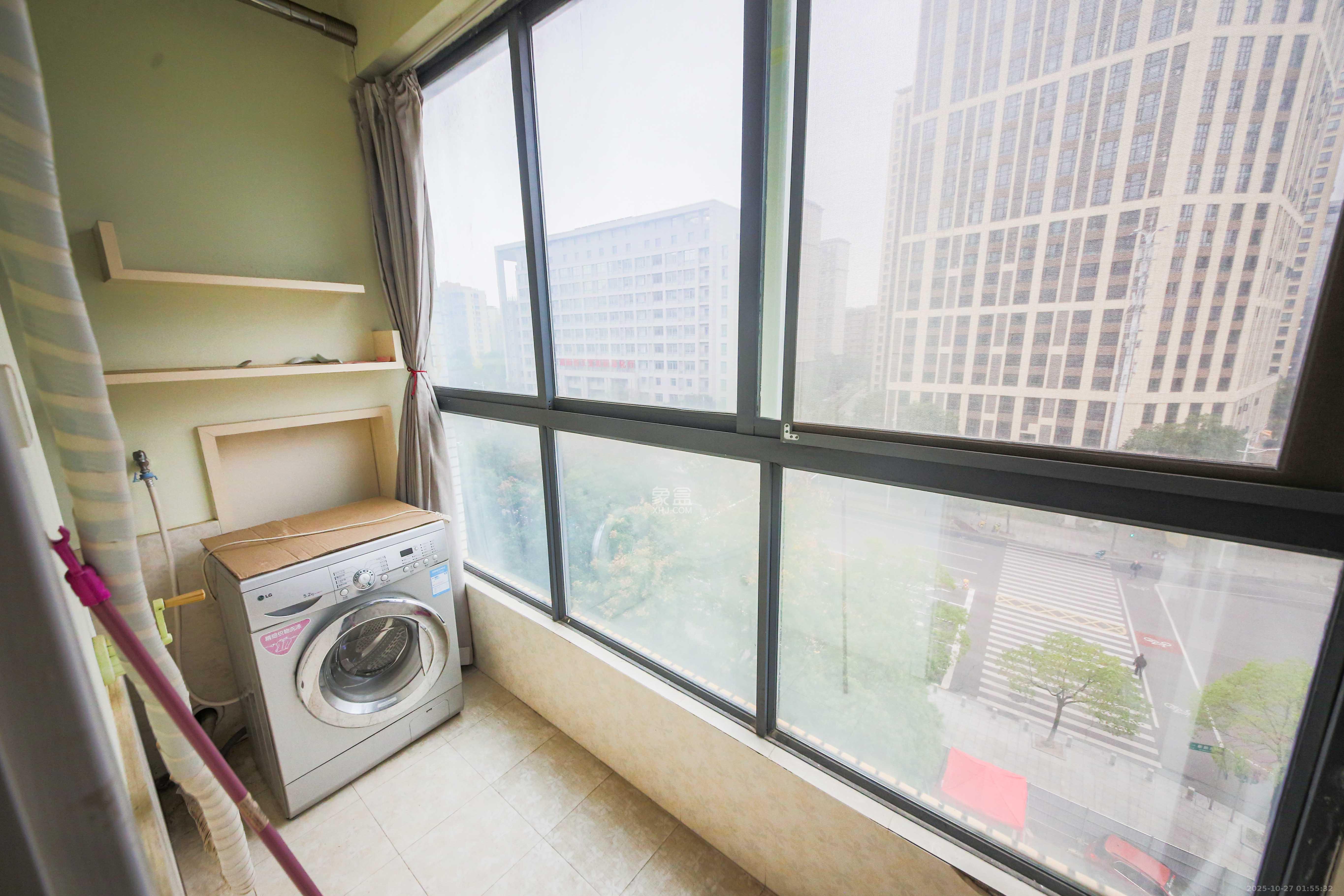 满庭芳小区  1室1厅1卫    50.0万阳台