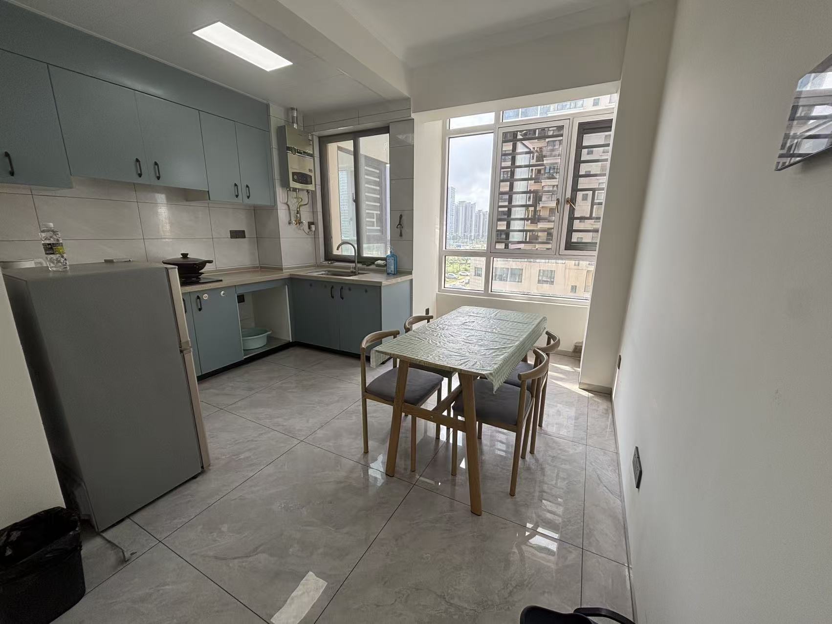 博泰海畔澜庭  2室1厅1卫    2000.0元/月室内图