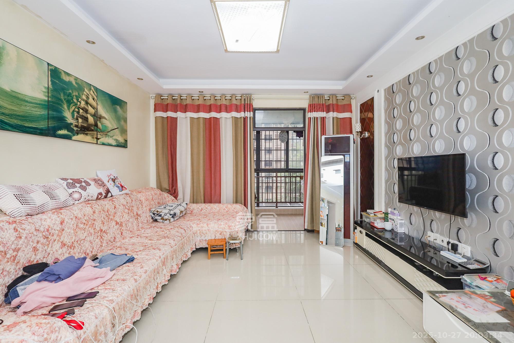 阳光丽城一期  4室2厅2卫    158.0万客厅