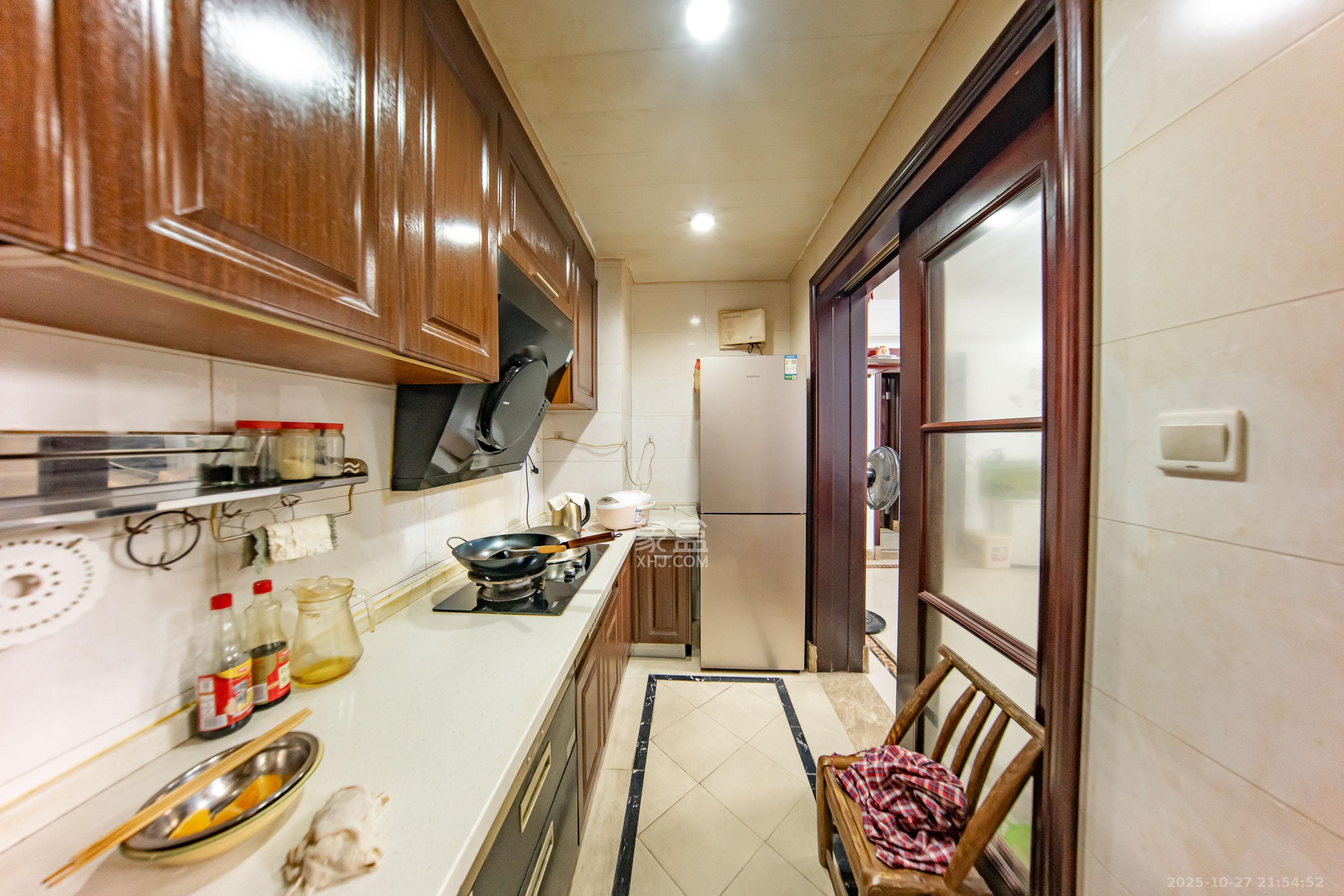 中海国际一期 3室2厅1卫 62.8万 中海国际一期 3室2厅1卫 62.8万厨房