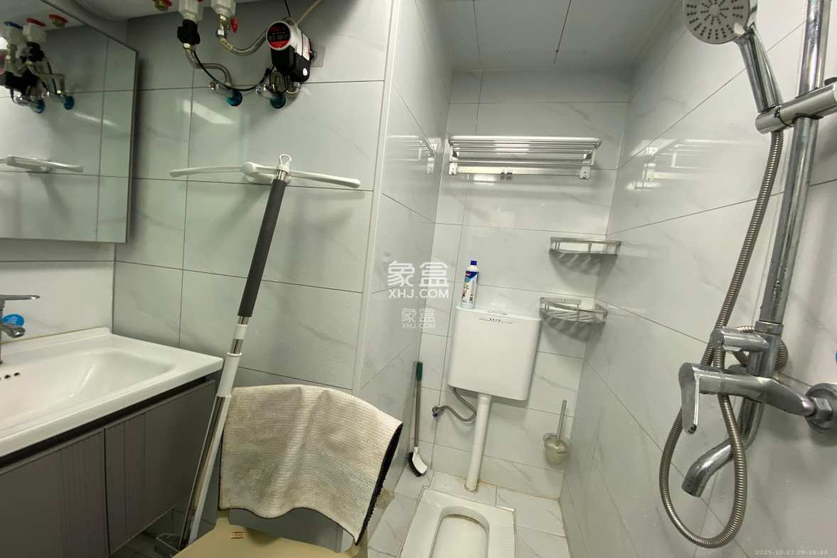 鄱阳汇金中心  1室1厅1卫    1400.0元/月 鄱阳汇金中心  1室1厅1卫    1400.0元/月室内图