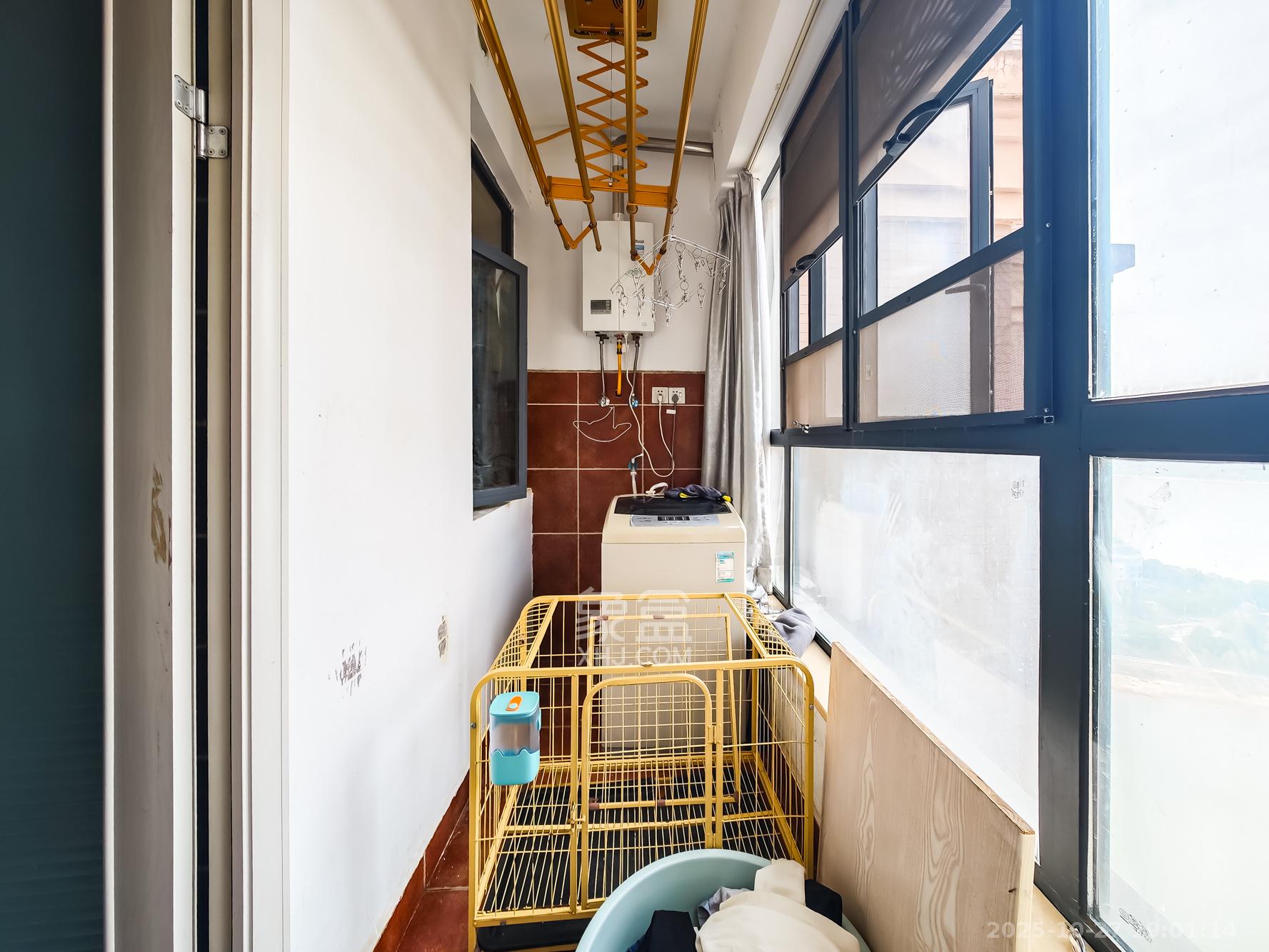 双湾国际(湘江御景花园)  3室2厅2卫    110.0万 双湾国际(湘江御景花园)  3室2厅2卫    110.0万阳台