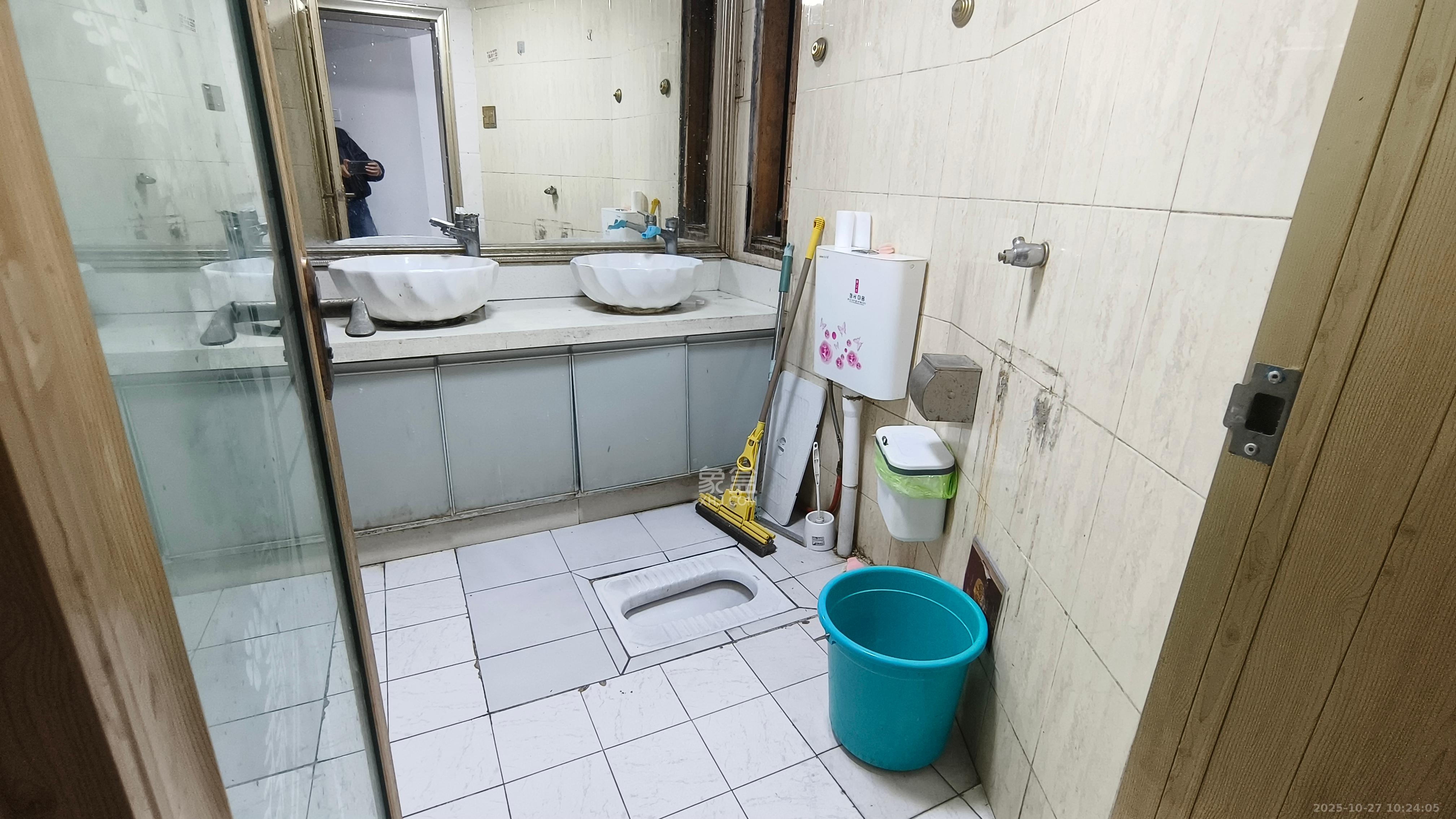 湘凯石化大厦 3室2厅2卫 1600.0元/月 湘凯石化大厦 3室2厅2卫 1600.0元/月室内图