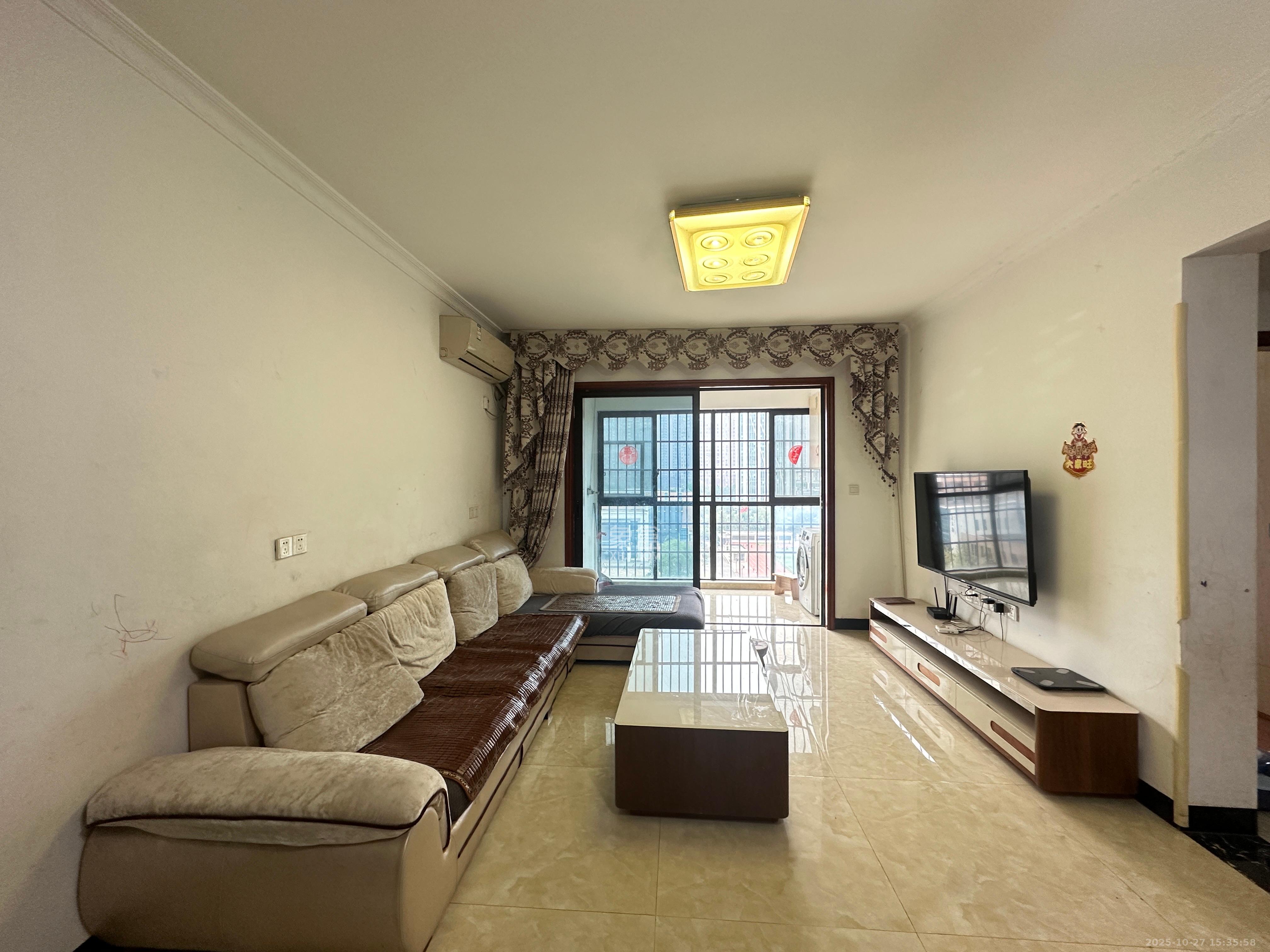 国泰九龙湾  3室2厅1卫    2200.0元/月 国泰九龙湾  3室2厅1卫    2200.0元/月室内图