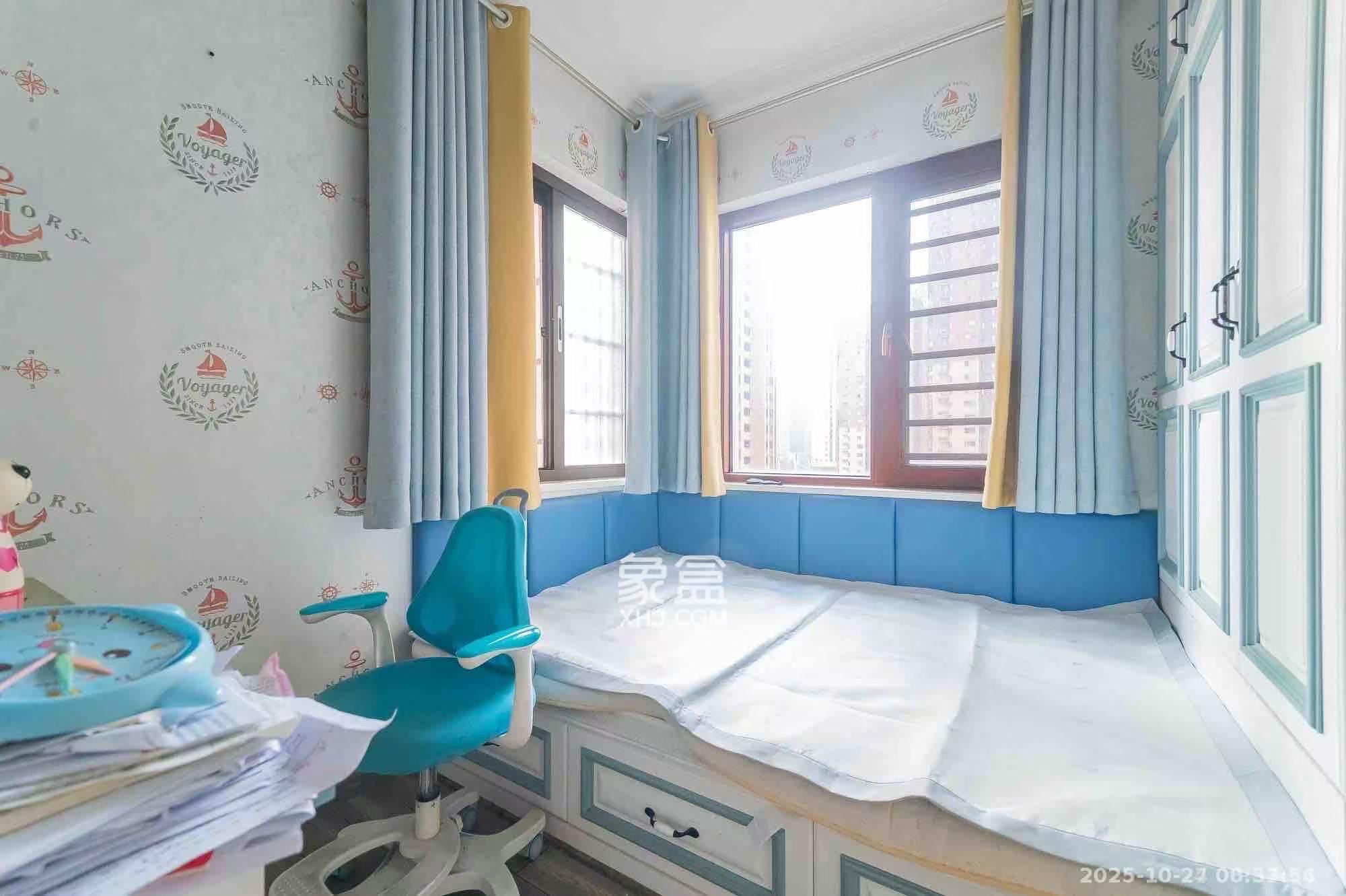 华润置地广场二期  3室2厅1卫    2300.0元/月 华润置地广场二期  3室2厅1卫    2300.0元/月室内图