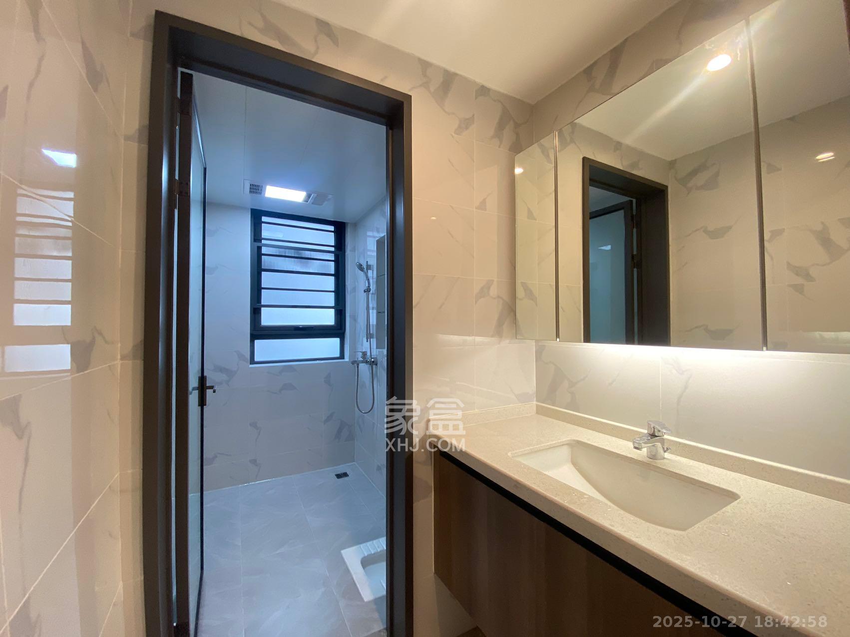 绿地V岛  4室2厅2卫    4500.0元/月 绿地V岛  4室2厅2卫    4500.0元/月室内图