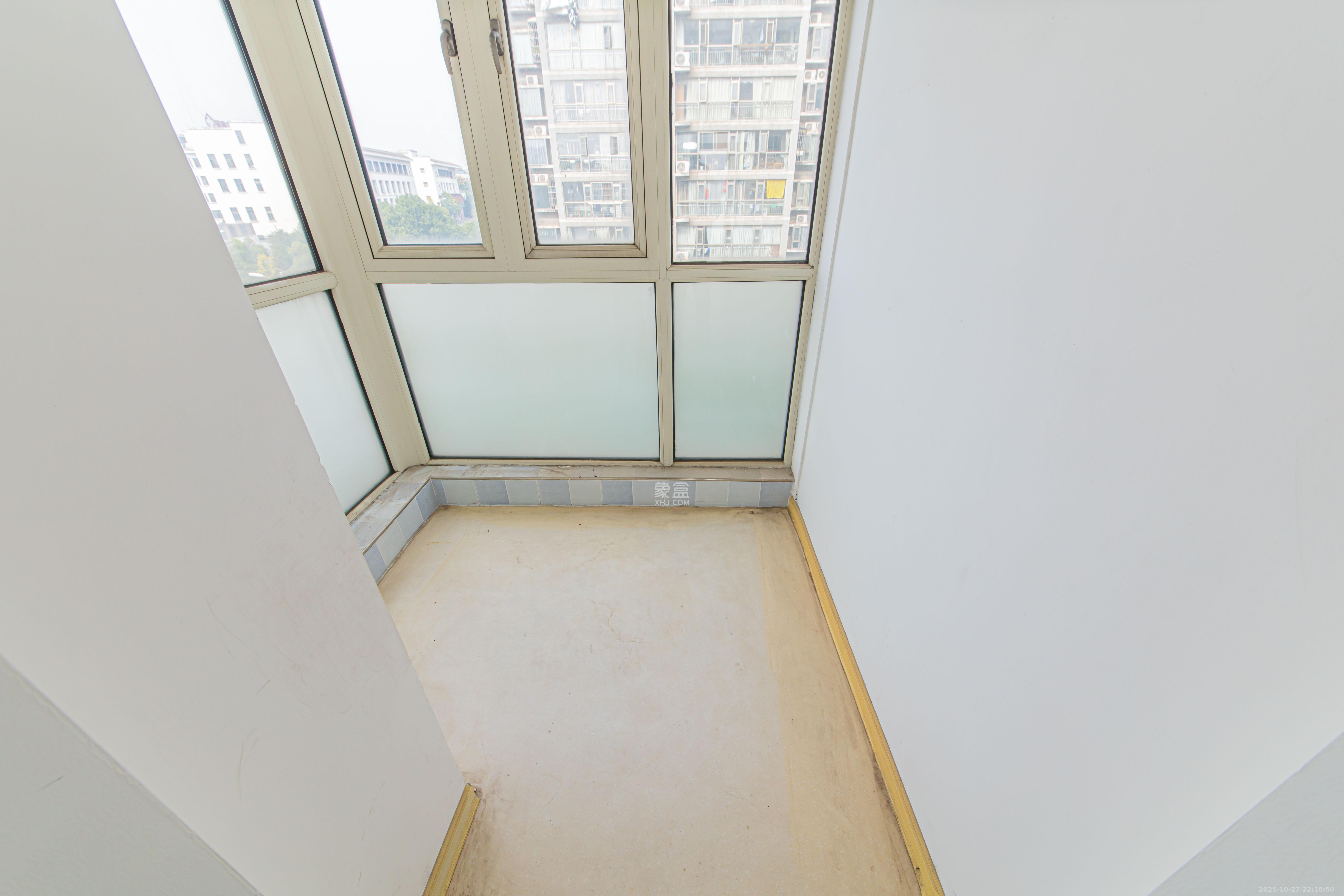 现代雅境园 3室2厅1卫 138.0万 现代雅境园 3室2厅1卫 138.0万阳台