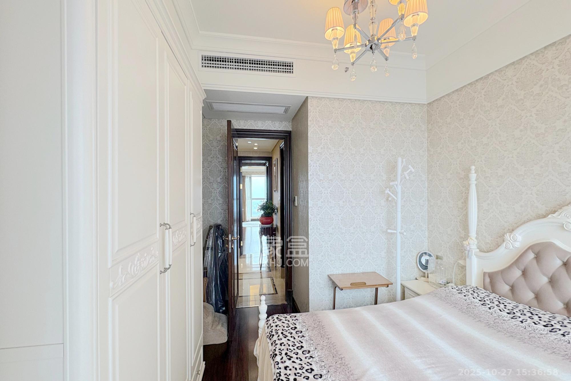 华远隆玺  4室2厅3卫    550.0万 华远隆玺  4室2厅3卫    550.0万其他