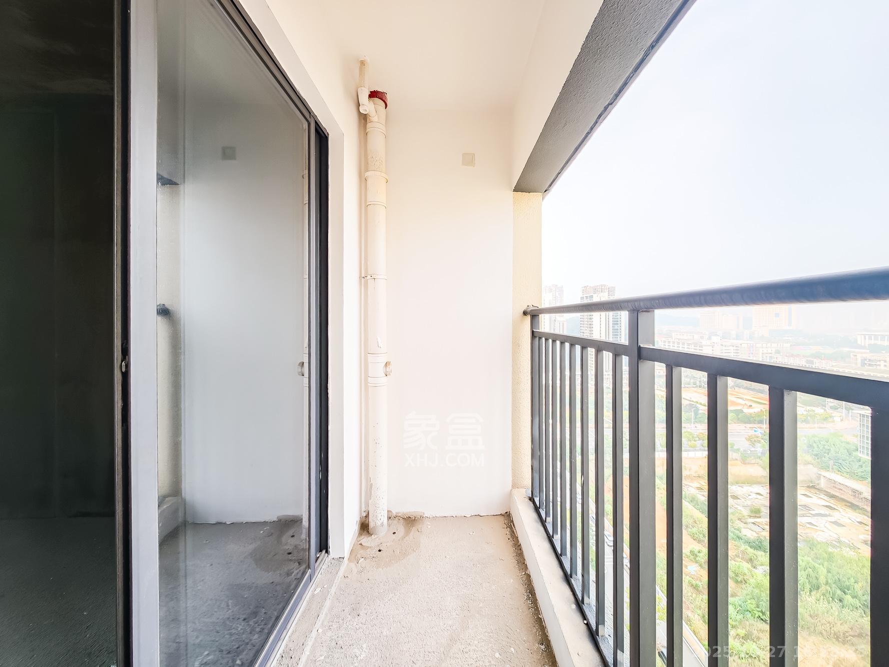 国欣向荣广场  4室2厅2卫    110.0万阳台