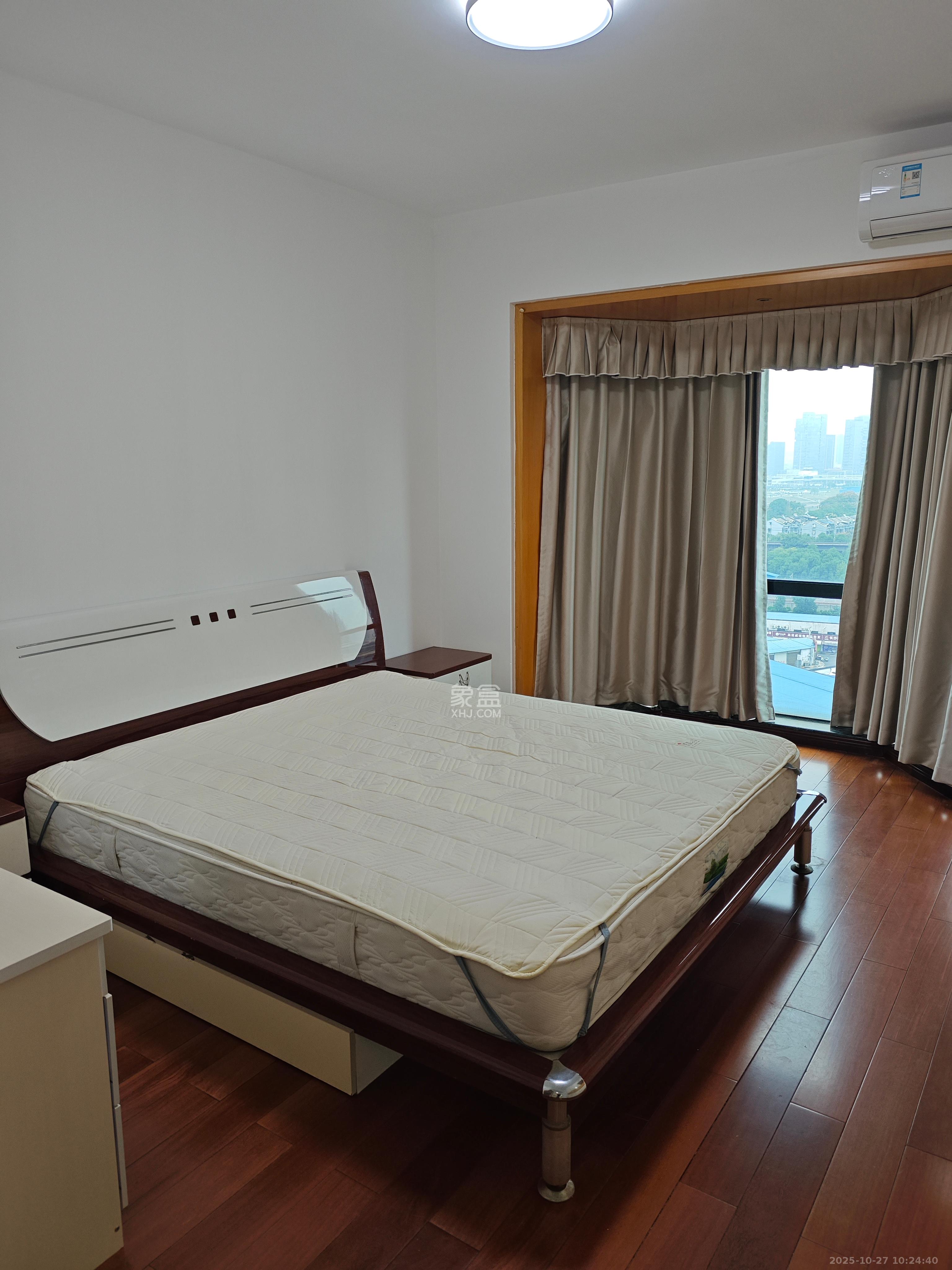 王府花园  3室2厅2卫    3300.0元/月 王府花园  3室2厅2卫    3300.0元/月室内图