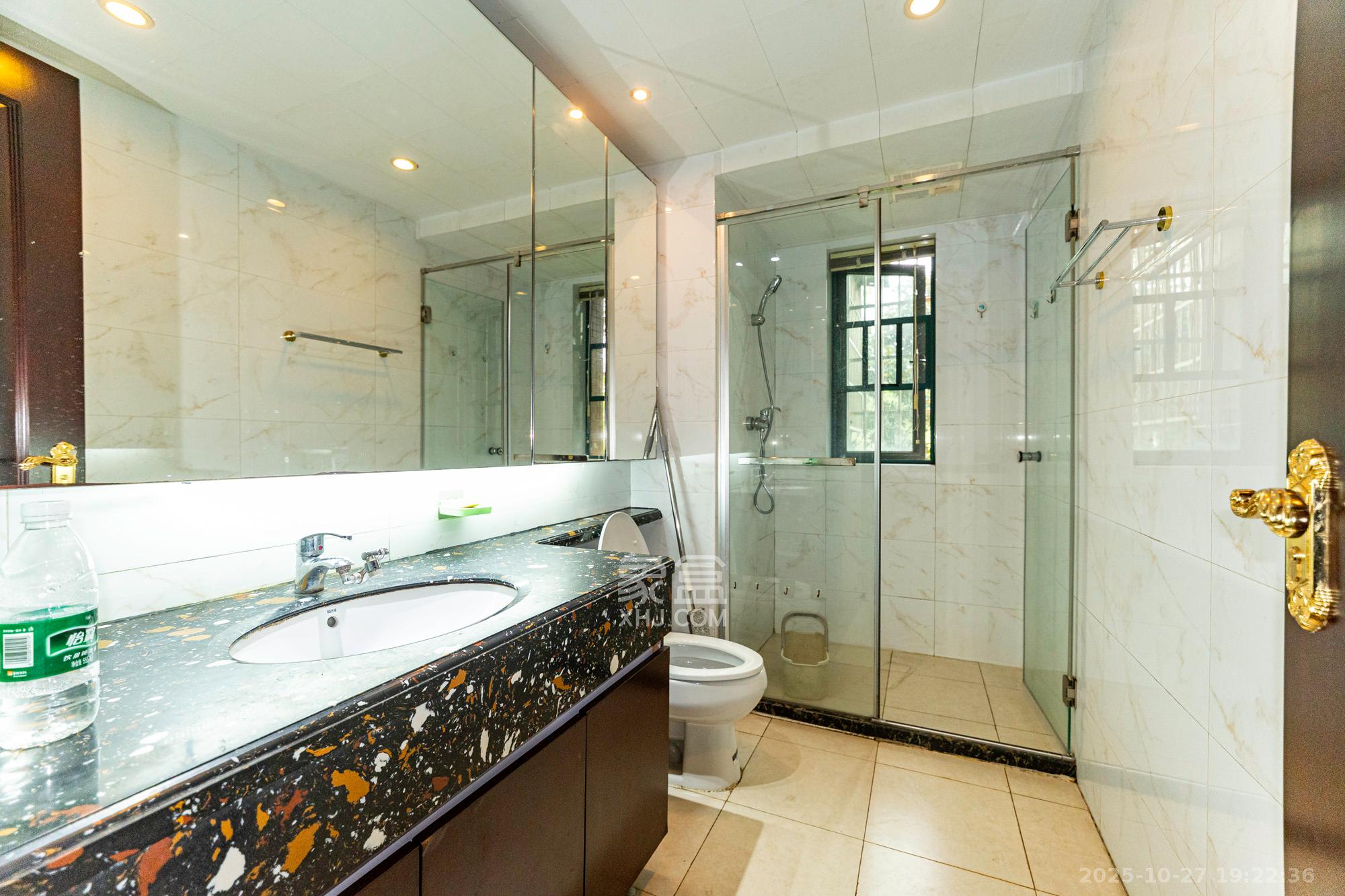 恒大雅苑  3室2厅2卫    122.8万 恒大雅苑  3室2厅2卫    122.8万卫生间