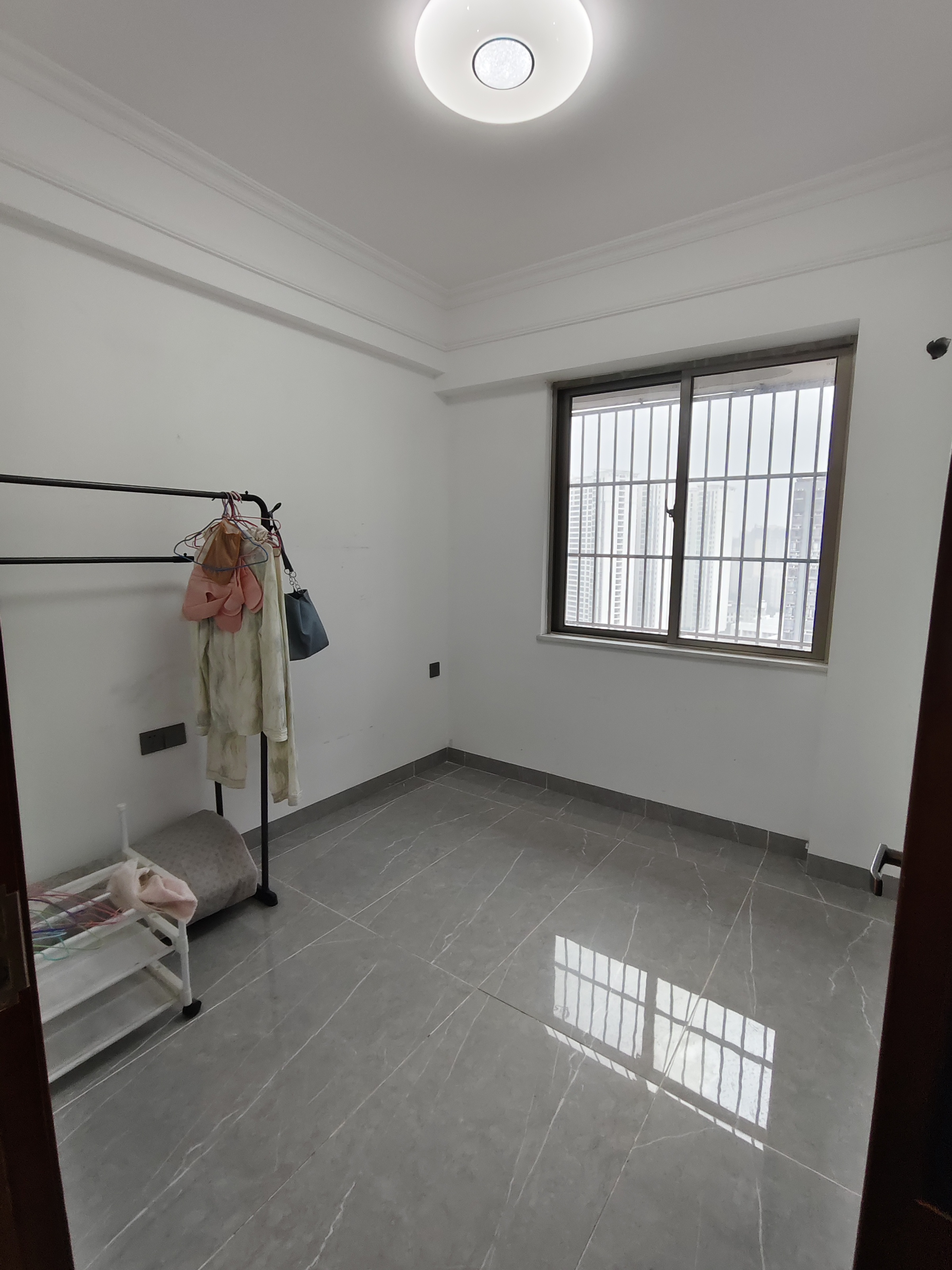 润龙花园  3室2厅1卫    2800.0元/月室内图