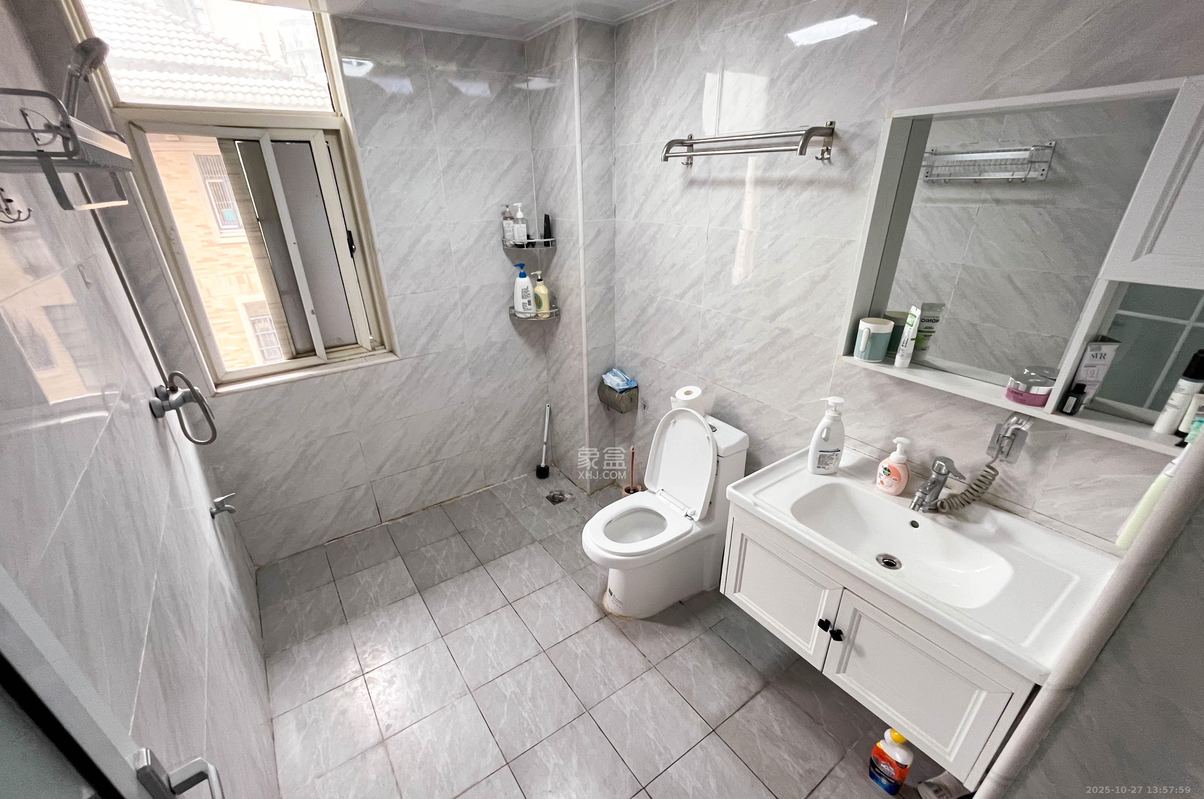 沁园春御院  3室2厅2卫    136.0万卫生间