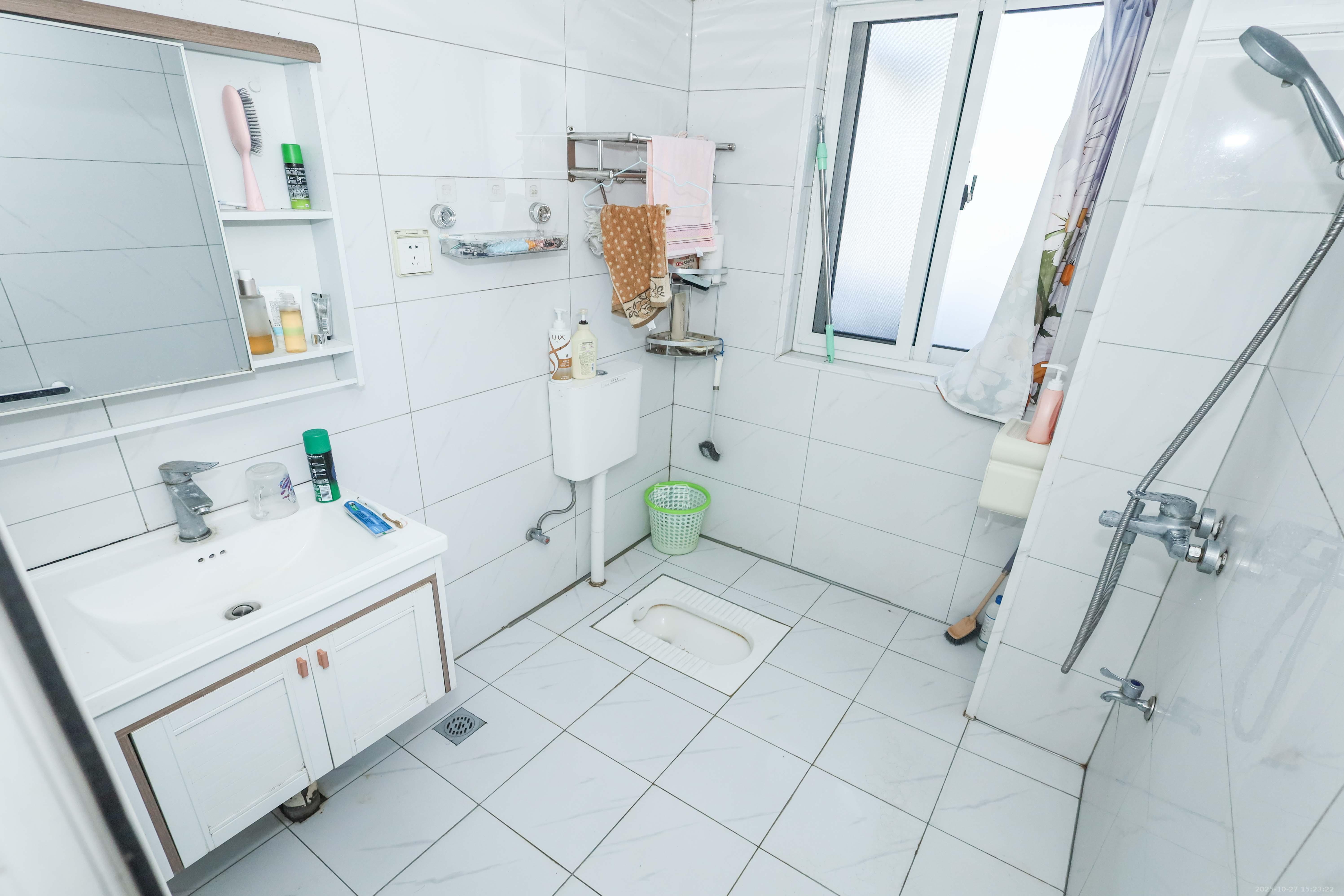 和润园一、二期  3室2厅2卫    80.0万卫生间