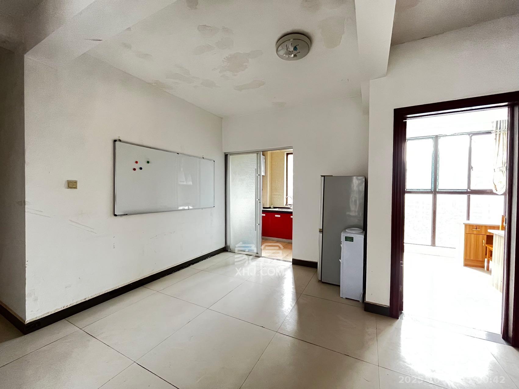 高信向日葵  3室2厅2卫    2600.0元/月 高信向日葵  3室2厅2卫    2600.0元/月室内图