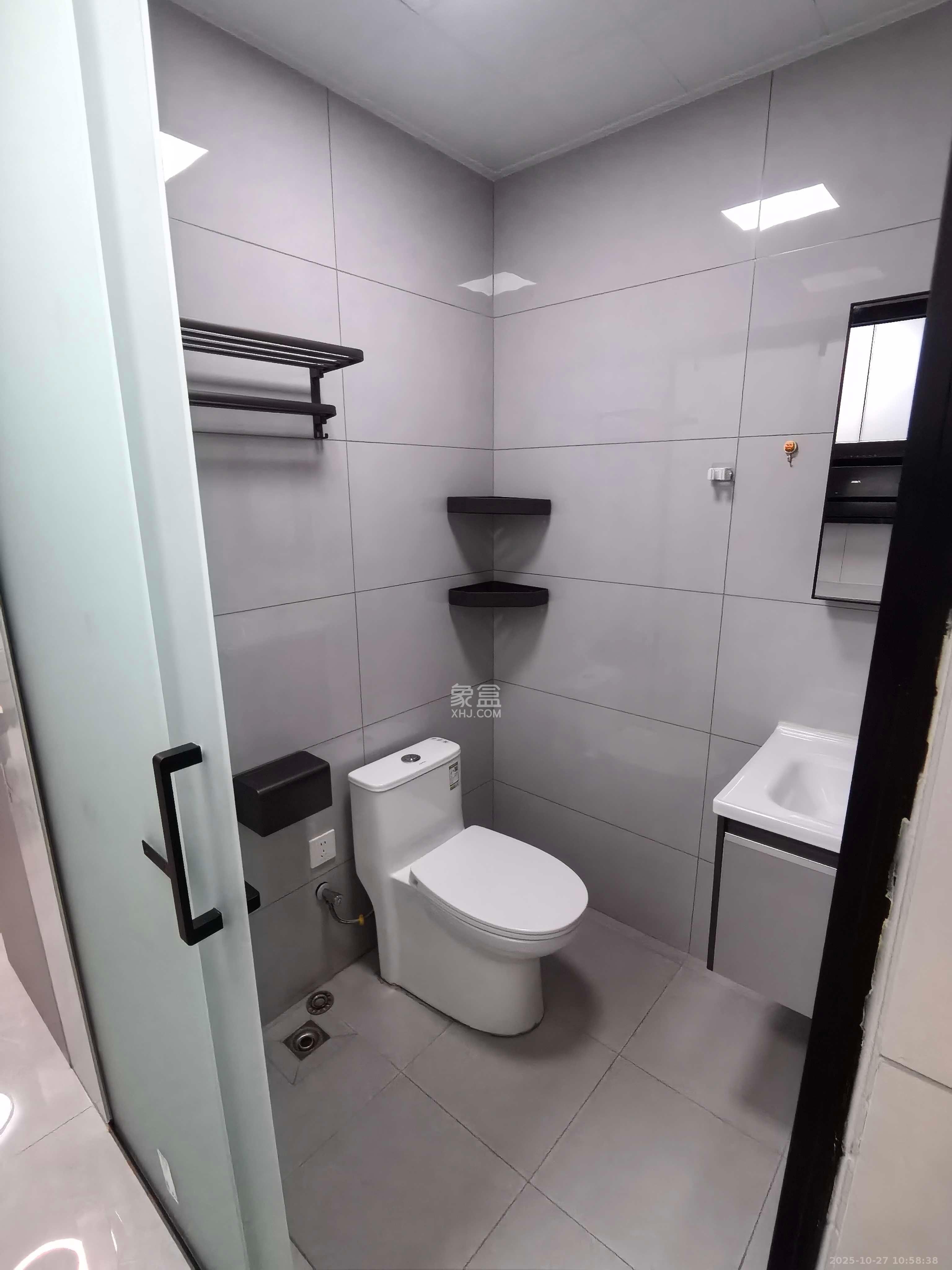 鄱阳汇金中心 1室0厅0卫 1400.0元/月 鄱阳汇金中心 1室0厅0卫 1400.0元/月室内图